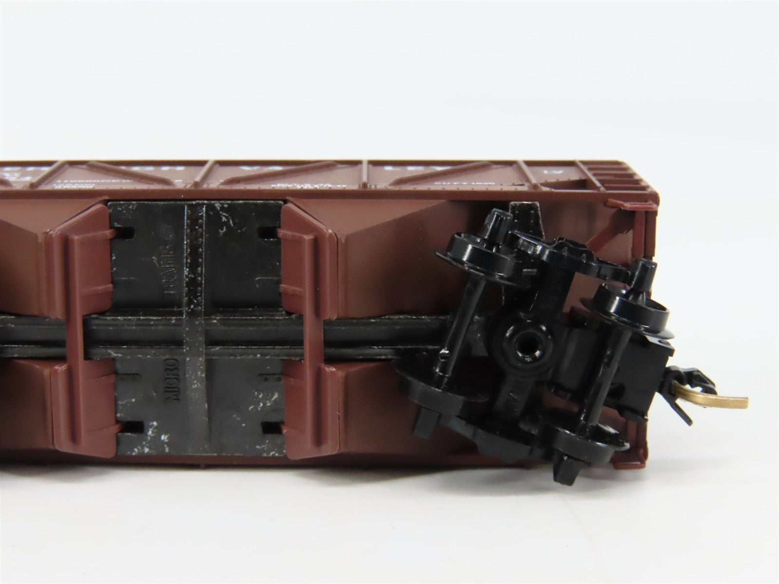 N Scale Micro-Trains 57030 LV Lehigh Valley 33' 2-Bay Hopper 14154 RTR