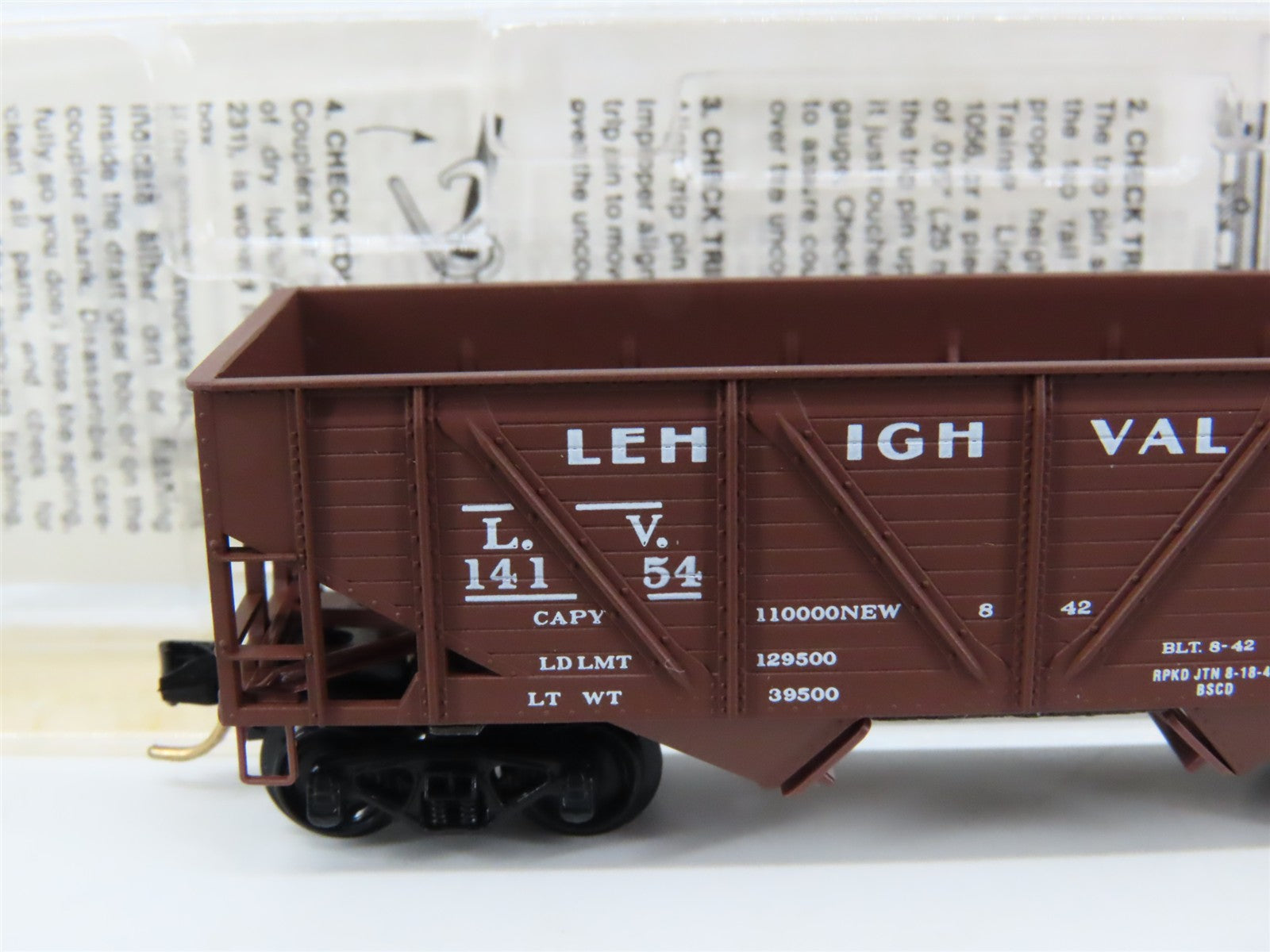 N Scale Micro-Trains 57030 LV Lehigh Valley 33' 2-Bay Hopper 14154 RTR