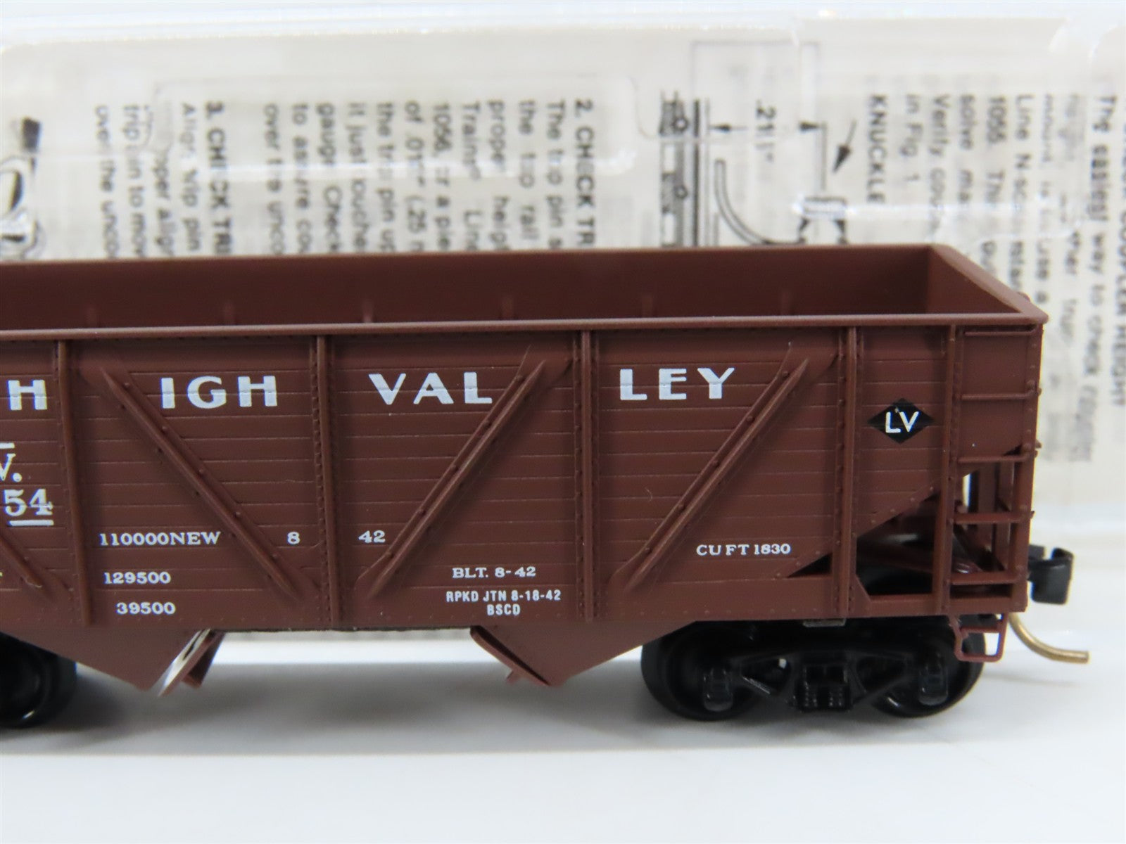 N Scale Micro-Trains 57030 LV Lehigh Valley 33' 2-Bay Hopper 14154 RTR