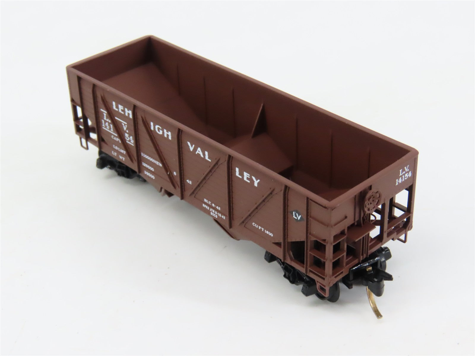 N Scale Micro-Trains 57030 LV Lehigh Valley 33' 2-Bay Hopper 14154 RTR