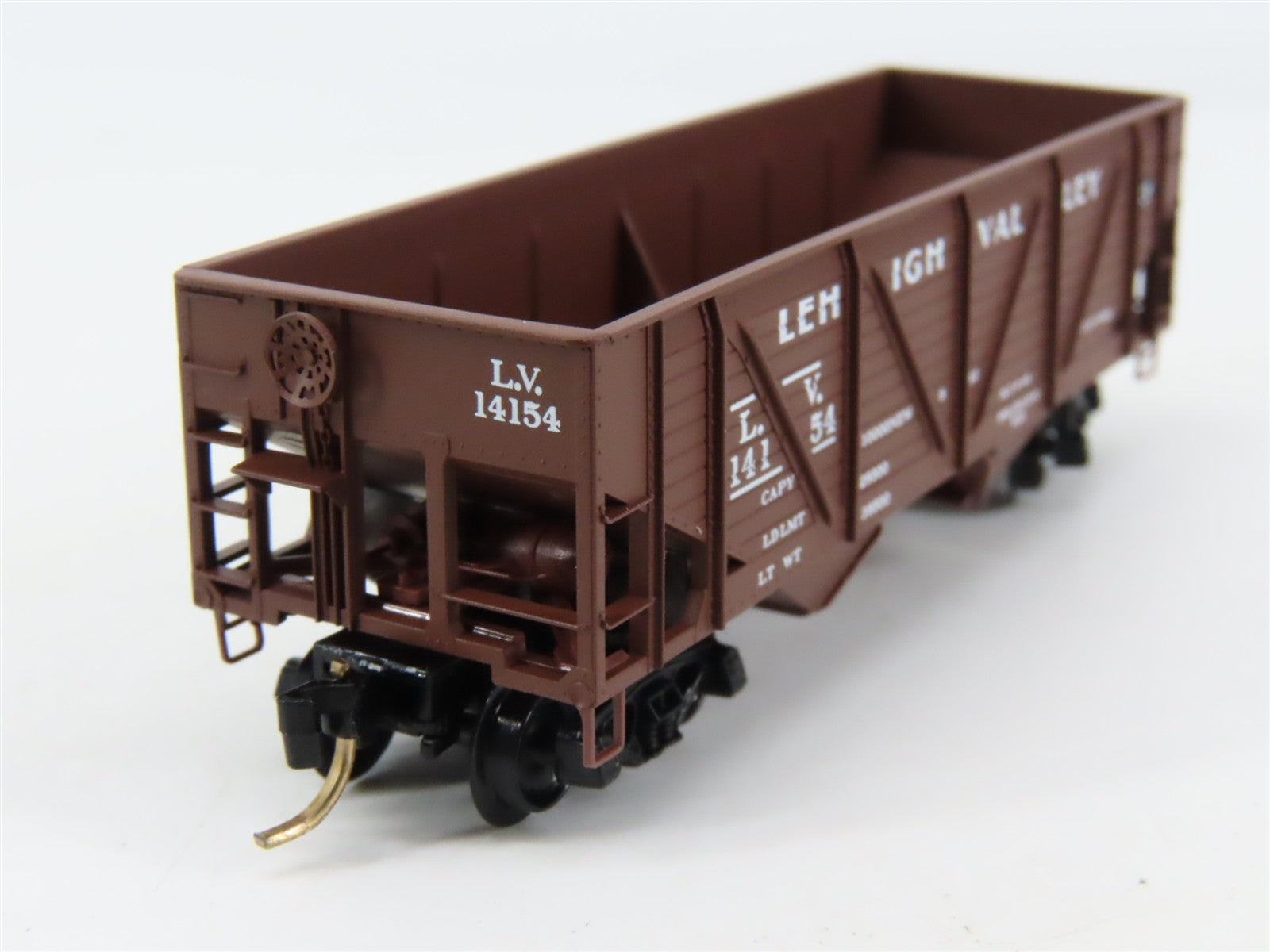 N Scale Micro-Trains 57030 LV Lehigh Valley 33' 2-Bay Hopper 14154 RTR