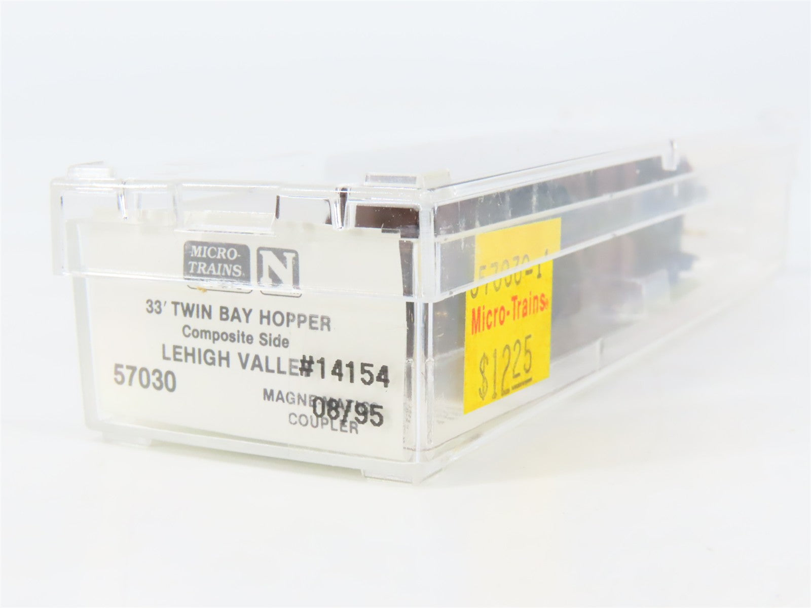 N Scale Micro-Trains 57030 LV Lehigh Valley 33' 2-Bay Hopper 14154 RTR