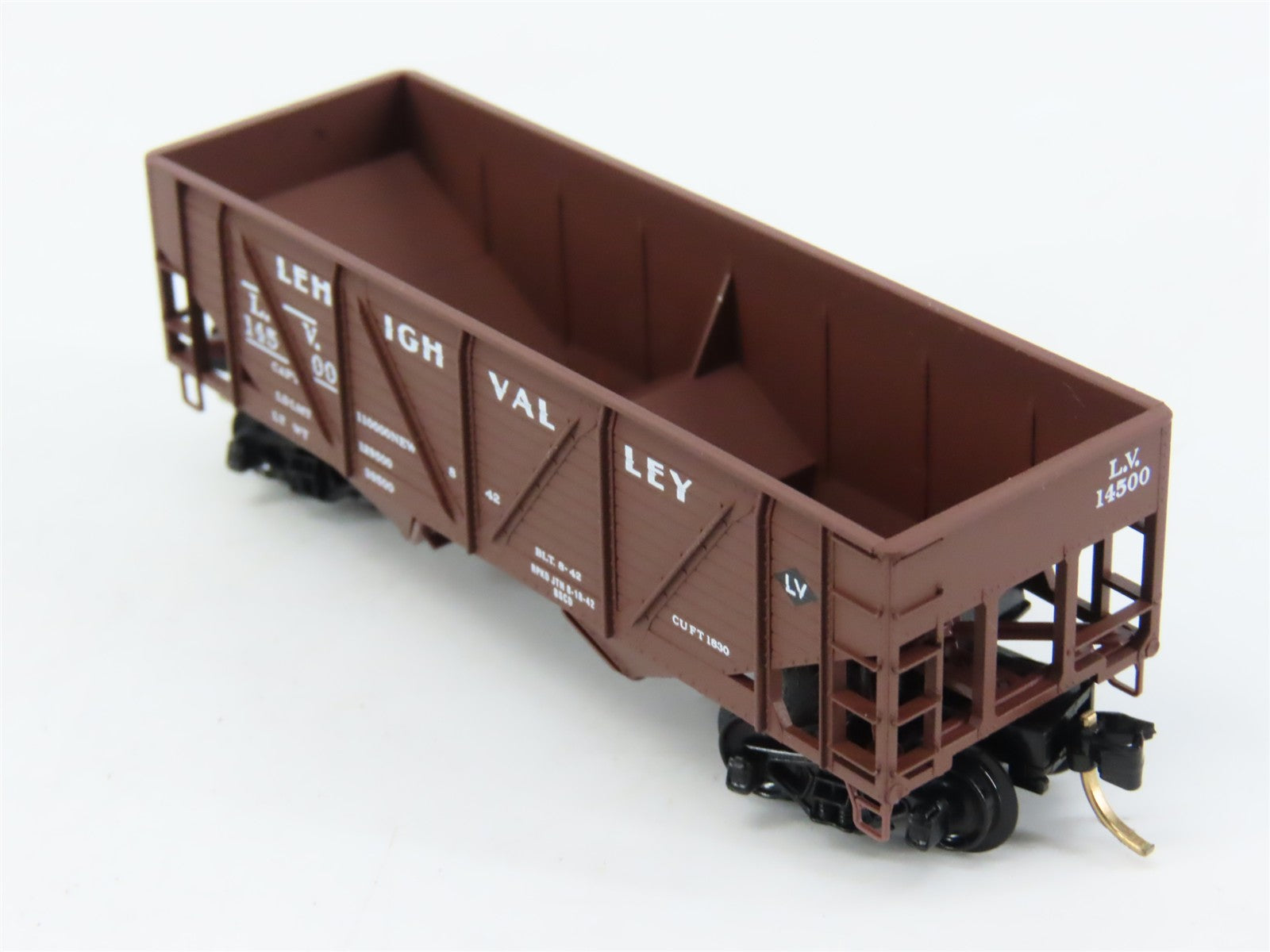 N Scale Micro-Trains 57030 LV Lehigh Valley 33' 2-Bay Hopper 14500 RTR