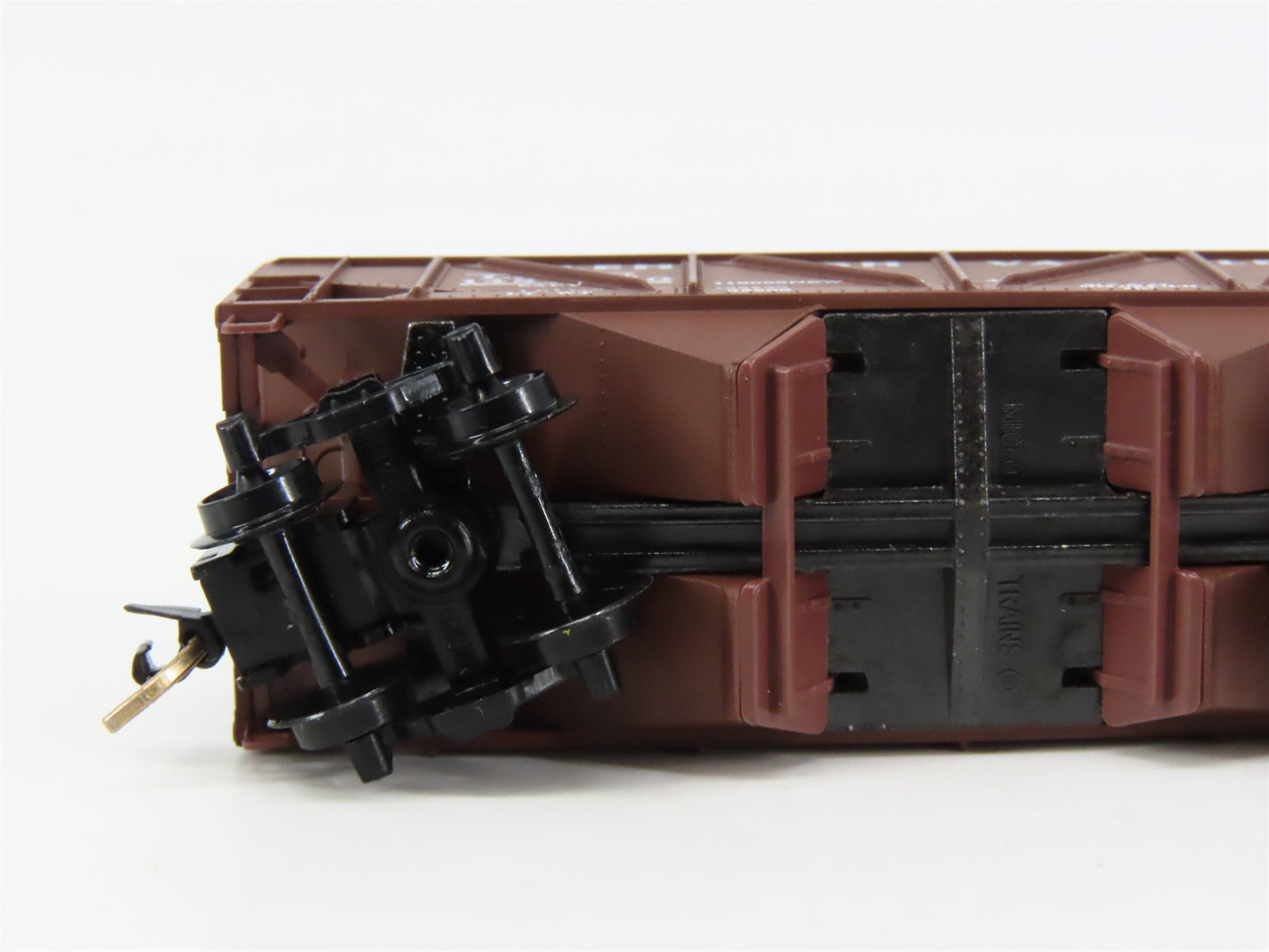 N Scale Micro-Trains 57030 LV Lehigh Valley 33' 2-Bay Hopper 14500 RTR