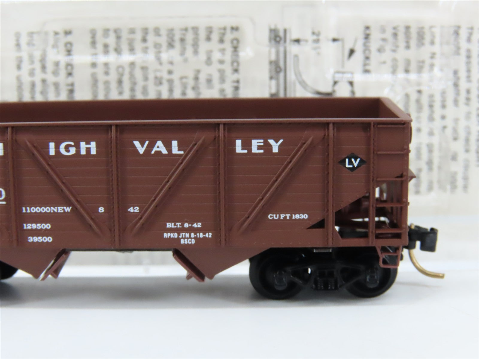 N Scale Micro-Trains 57030 LV Lehigh Valley 33' 2-Bay Hopper 14500 RTR
