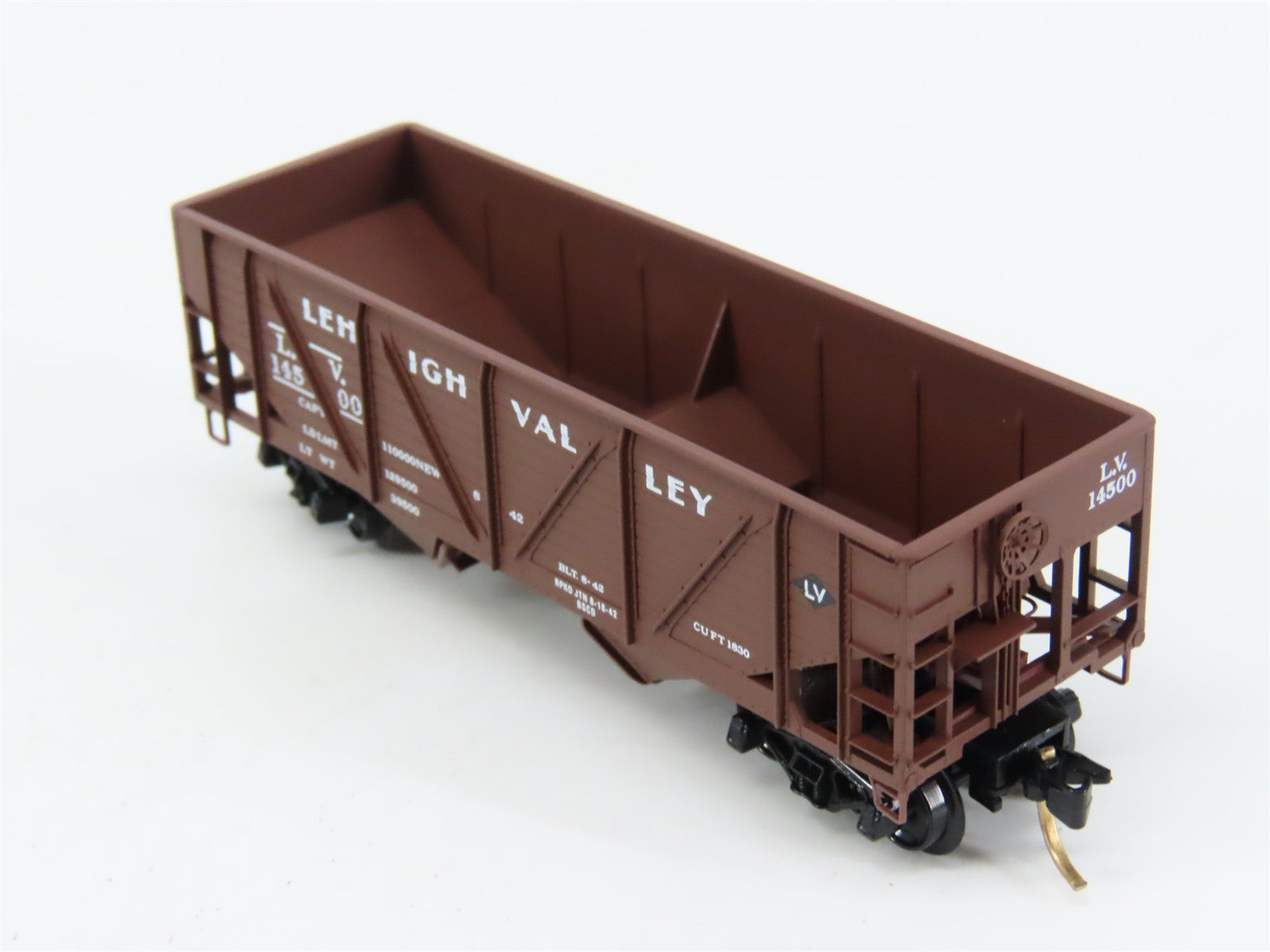 N Scale Micro-Trains 57030 LV Lehigh Valley 33' 2-Bay Hopper 14500 RTR