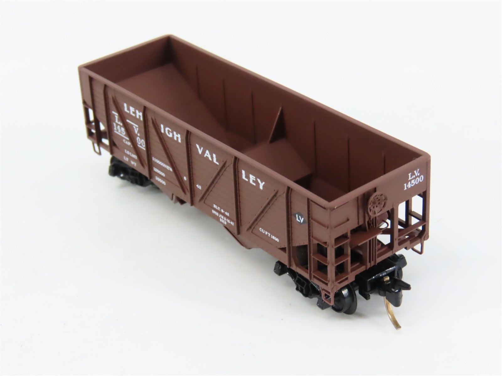 N Scale Micro-Trains 57030 LV Lehigh Valley 33' 2-Bay Hopper 14500 RTR
