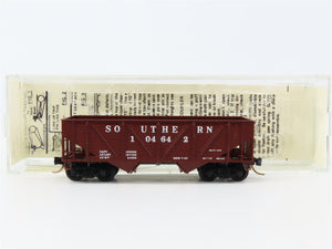 N Scale Micro-Trains 57040 SOU Southern 33' 2-Bay Composite Twin Hopper RTR