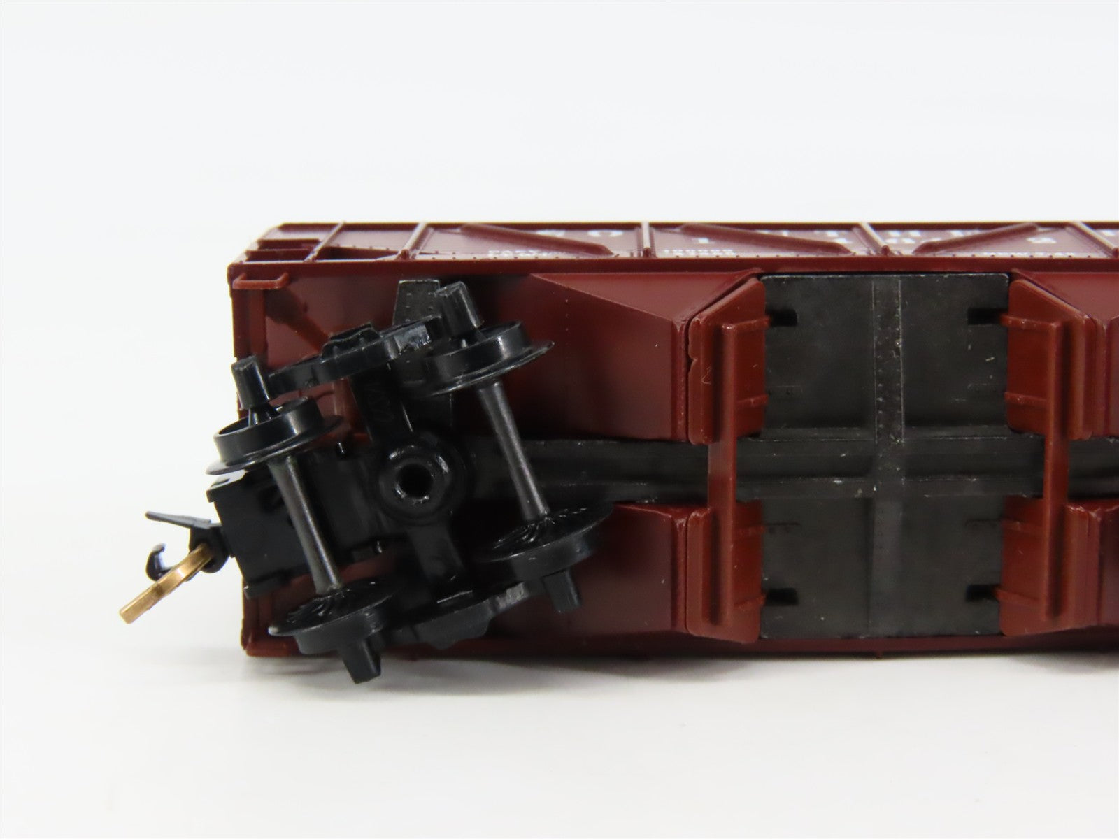 N Scale Micro-Trains 57040 SOU Southern 33' 2-Bay Composite Twin Hopper RTR