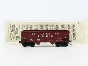 N Scale Micro-Trains 57040 SOU Southern 33' 2-Bay Hopper 104642 RTR