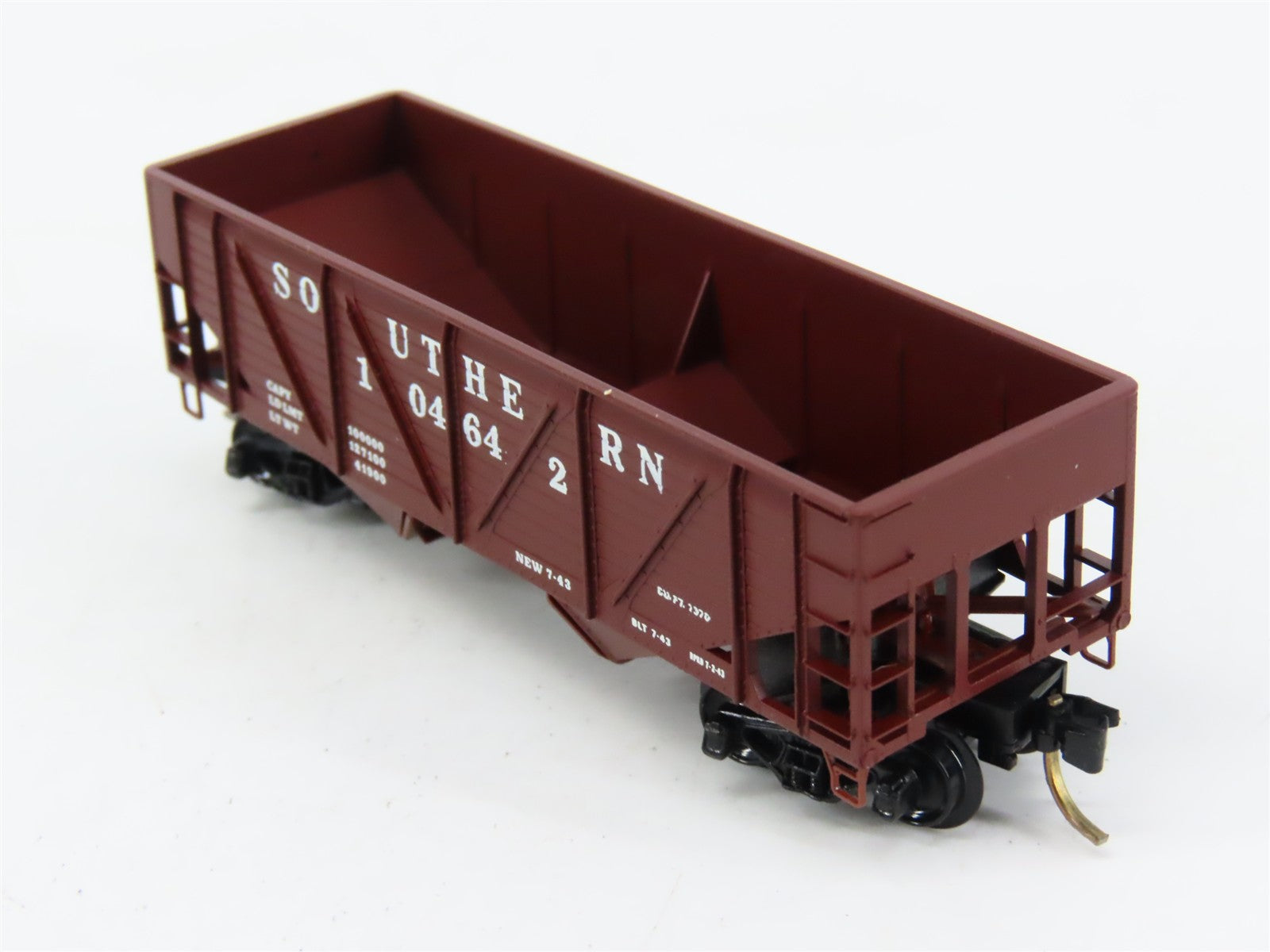 N Scale Micro-Trains 57040 SOU Southern 33' 2-Bay Hopper 104642 RTR