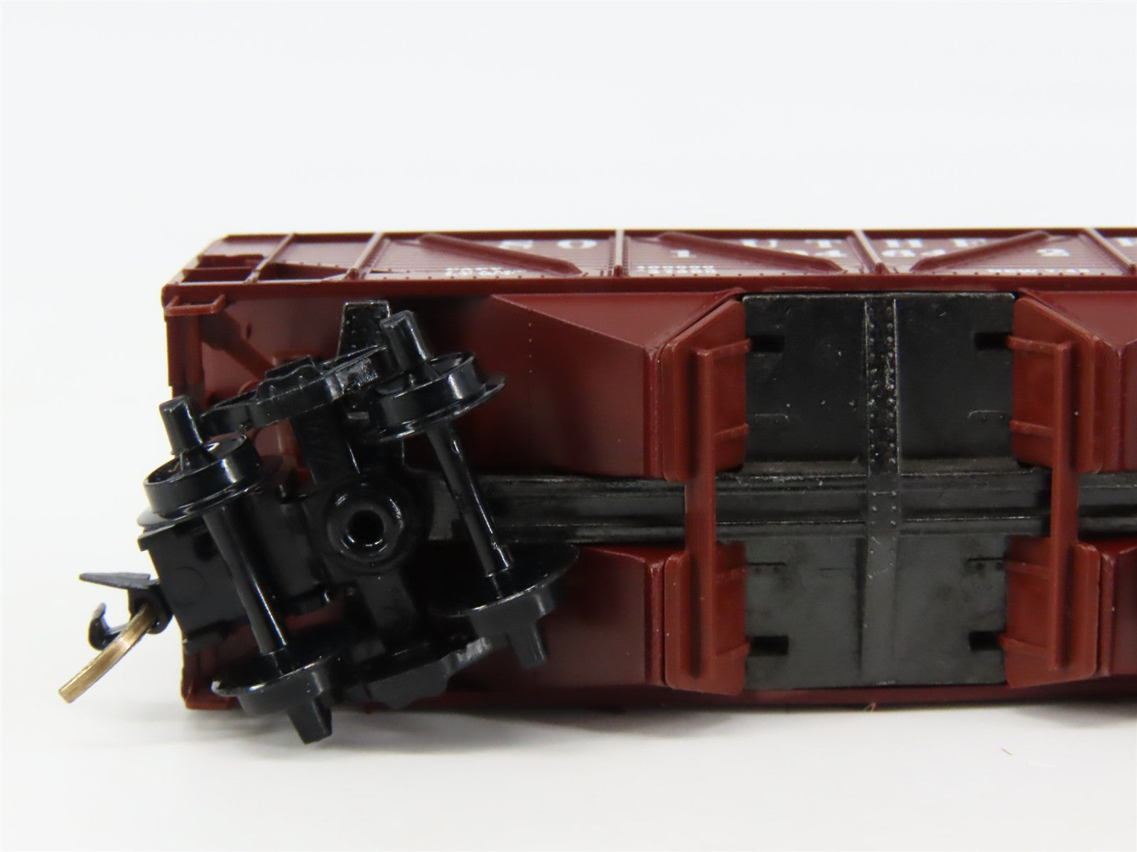 N Scale Micro-Trains 57040 SOU Southern 33' 2-Bay Hopper 104642 RTR