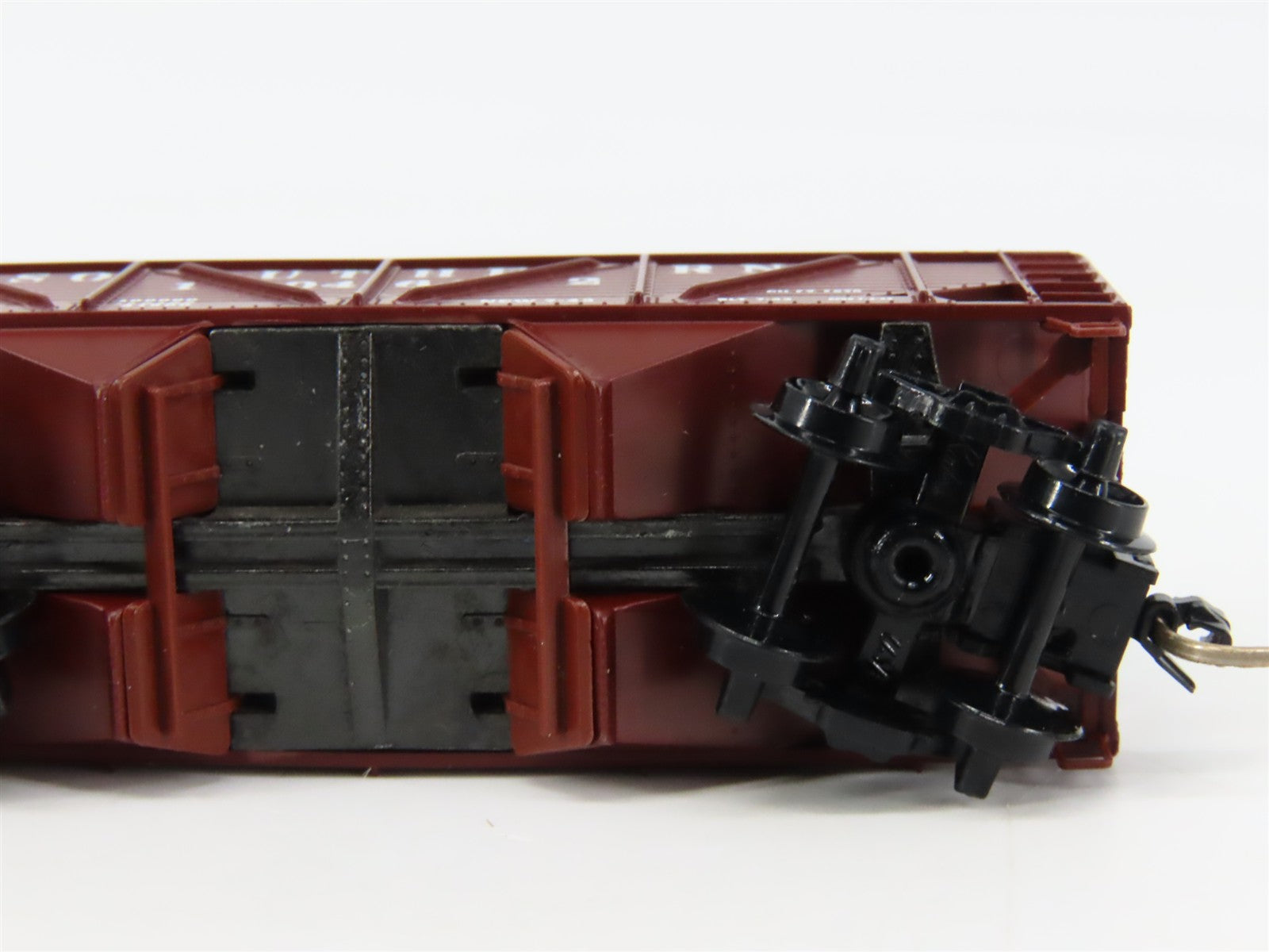N Scale Micro-Trains 57040 SOU Southern 33' 2-Bay Hopper 104642 RTR