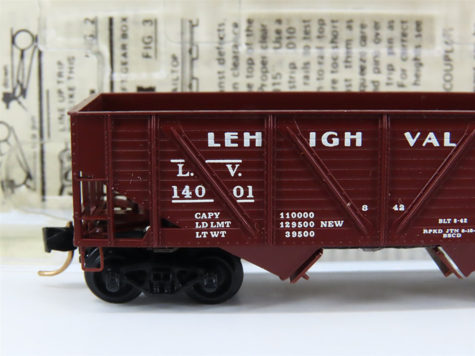 N Scale Micro-Trains 57030 LV Lehigh Valley 33' 2-Bay Hopper 14001 RTR