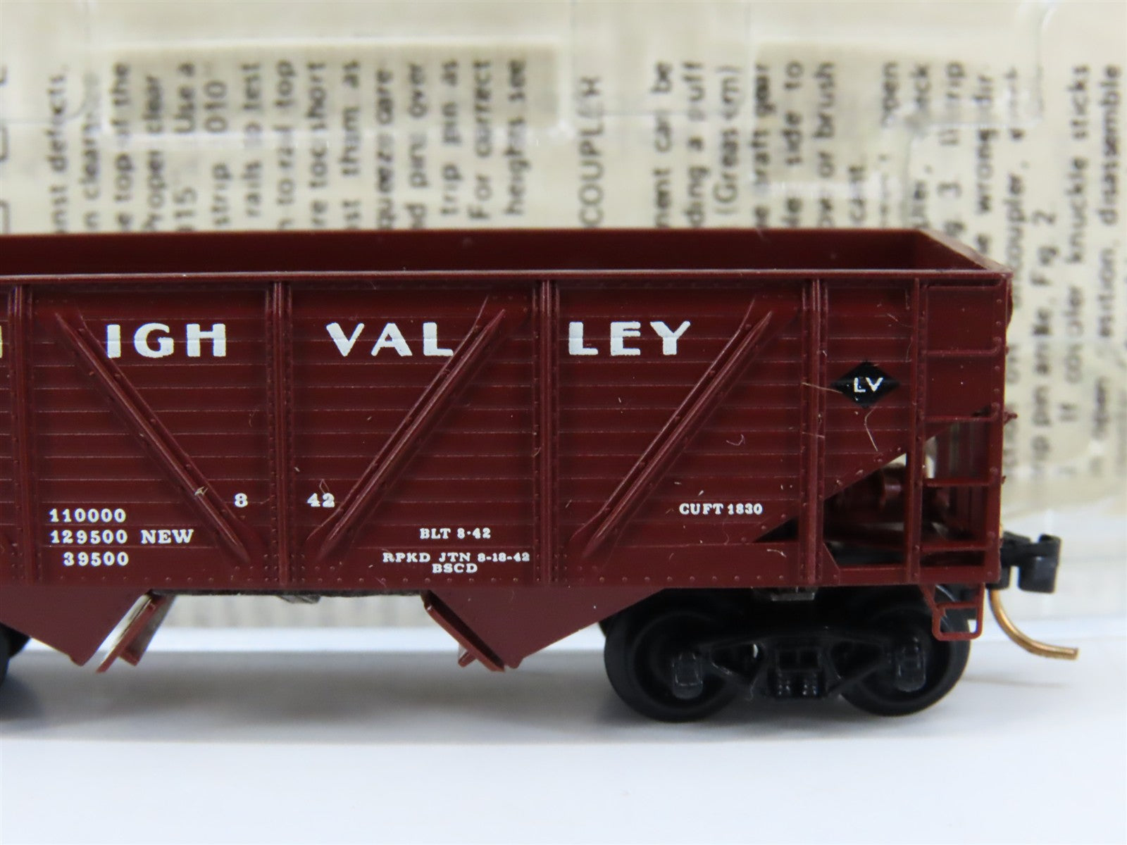 N Scale Micro-Trains 57030 LV Lehigh Valley 33' 2-Bay Hopper 14001 RTR