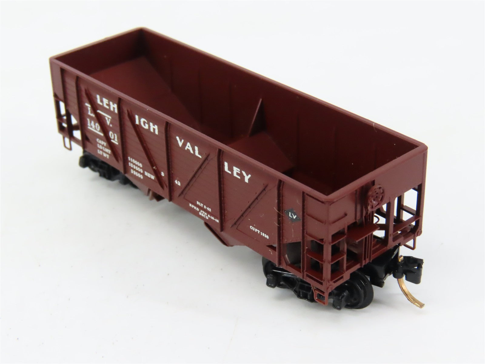 N Scale Micro-Trains 57030 LV Lehigh Valley 33' 2-Bay Hopper 14001 RTR