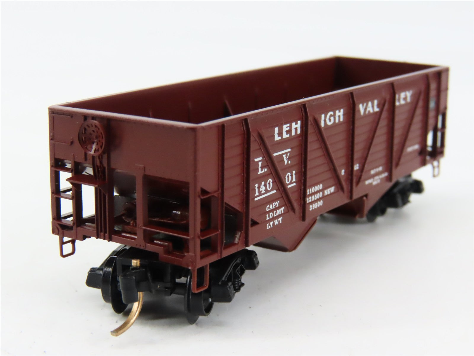 N Scale Micro-Trains 57030 LV Lehigh Valley 33' 2-Bay Hopper 14001 RTR