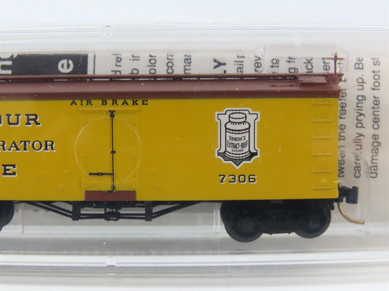 N Scale Micro-Trains 58030 ARLX Armour Refrigerator Line 36' Reefer 7306 RTR