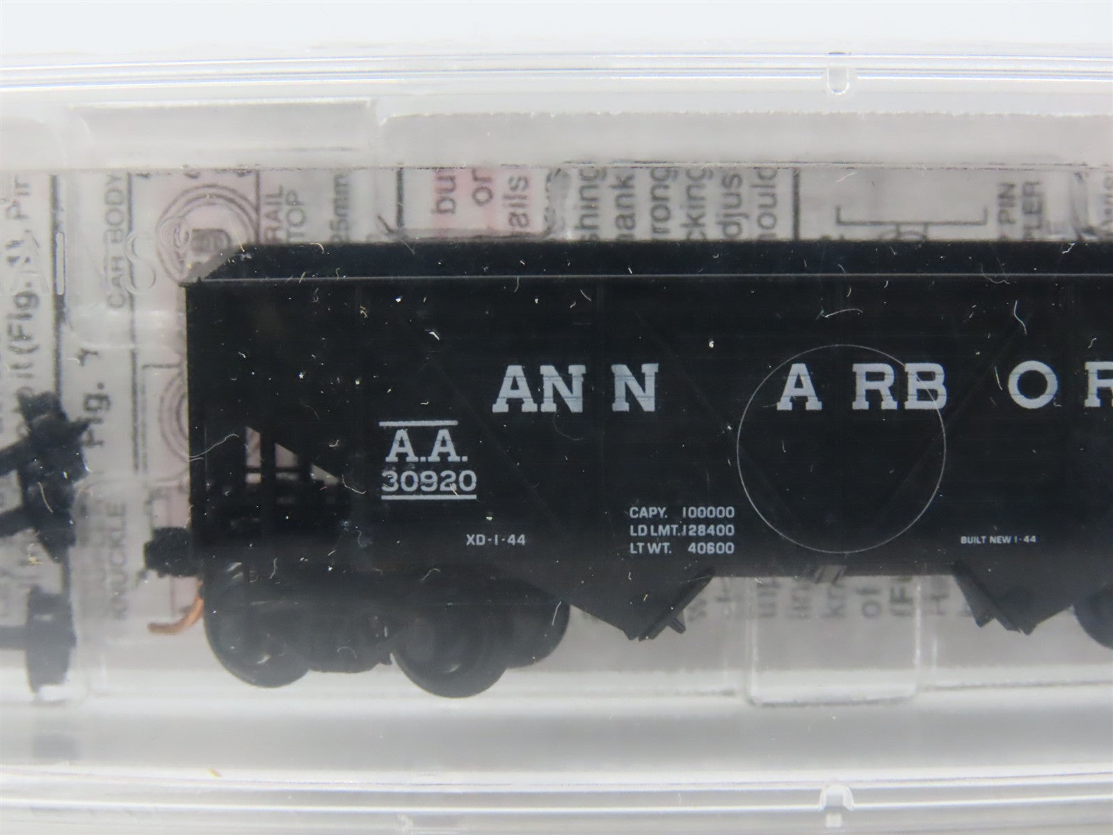 N Scale Micro-Trains 57120 AA Ann Arbor 33' 2-Bay Composite Side Hopper RTR