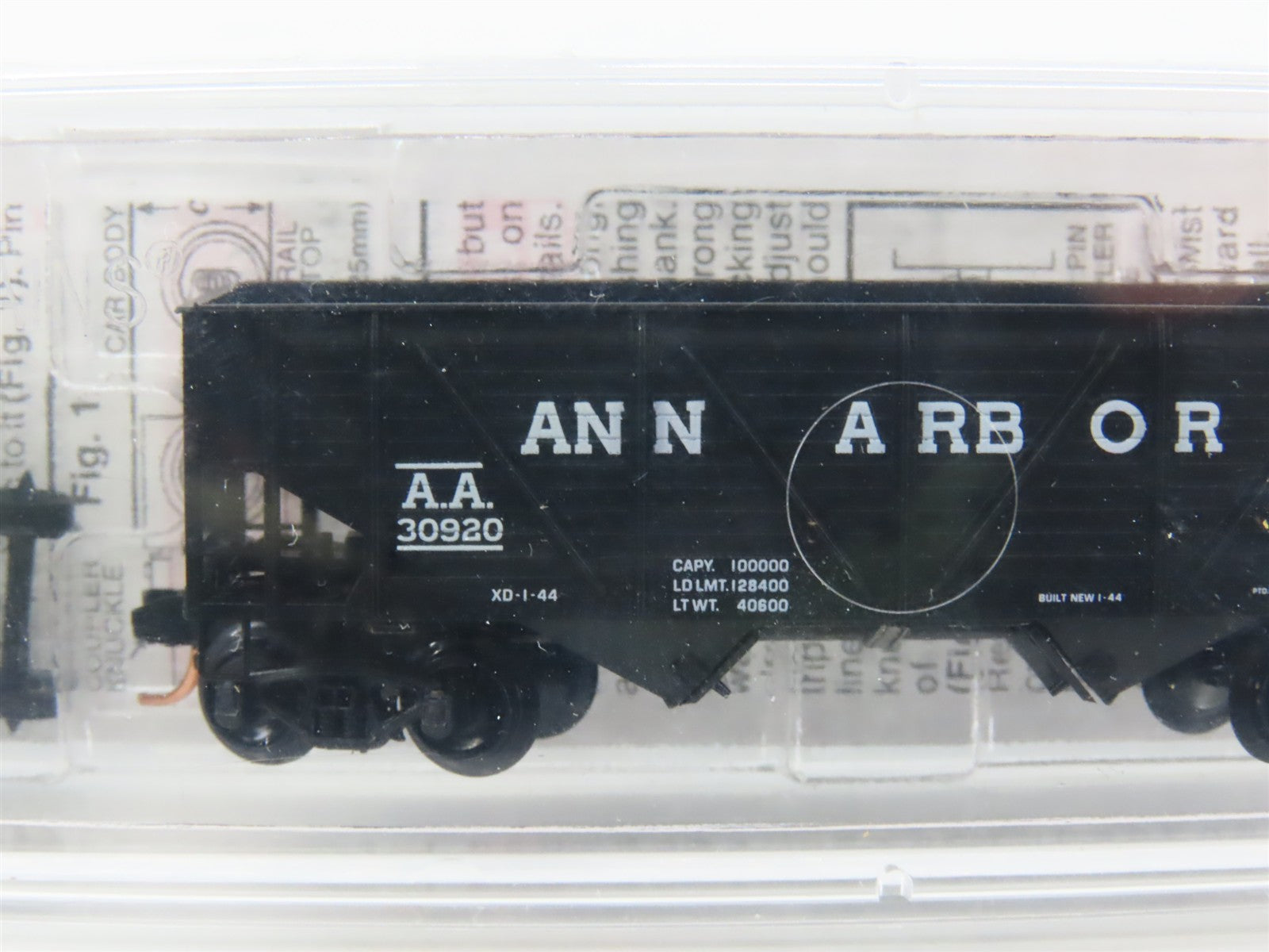 N Scale Micro-Trains 57120 AA Ann Arbor 33' Twin Bay Composite Side Hopper RTR