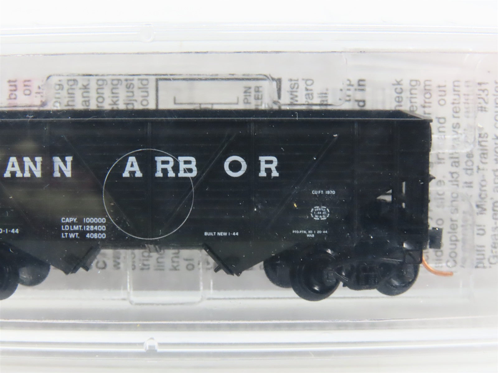 N Scale Micro-Trains 57120 AA Ann Arbor 33' Twin Bay Composite Side Hopper RTR