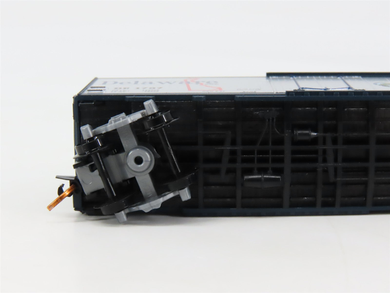 N Scale Micro-Trains 02100414 DE Delaware 40' Standard Plug Door Box Car RTR