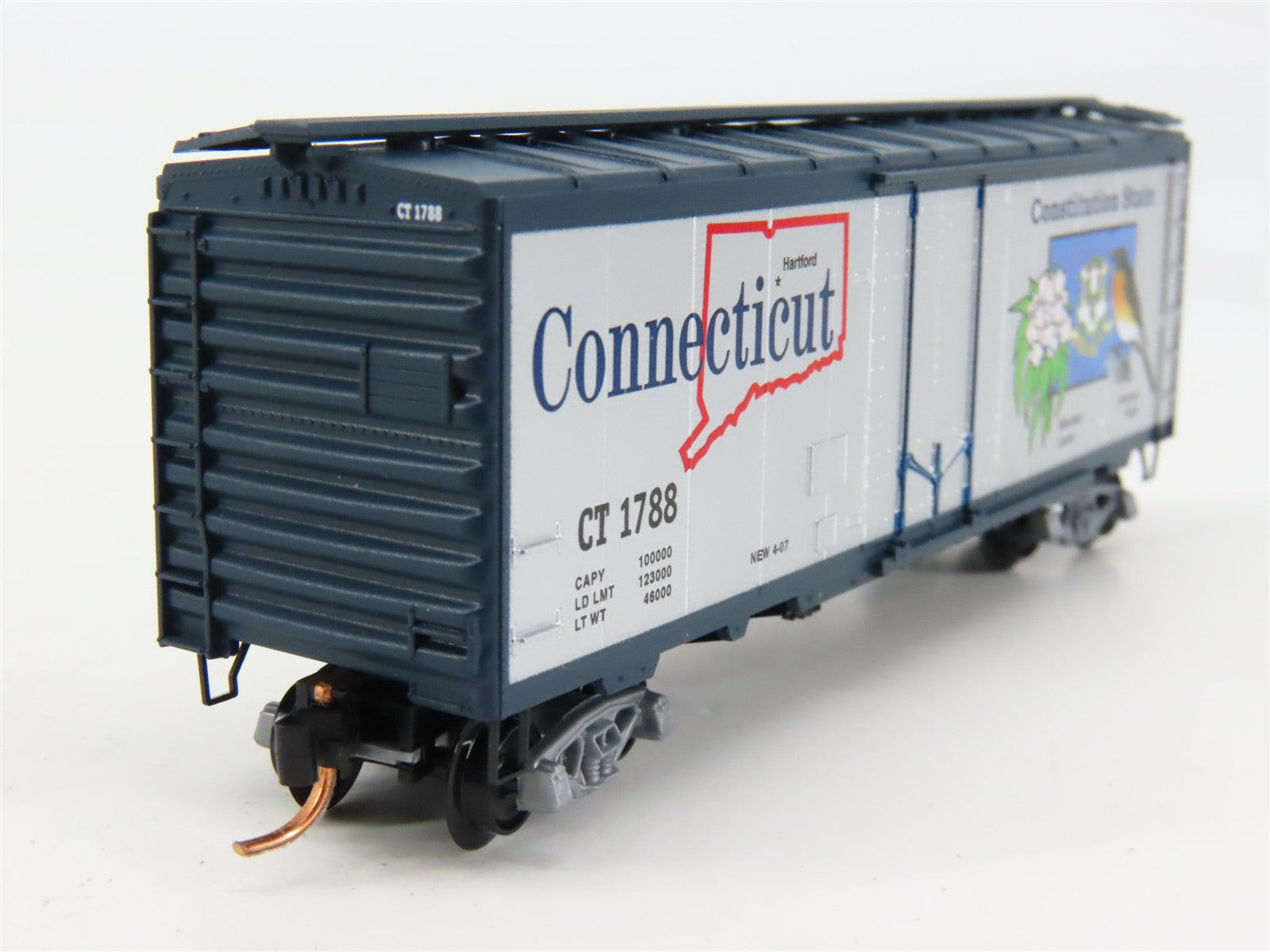 N Scale Micro-Trains 02100412 CT Connecticut 40' Plug Door Box Car 1788 RTR