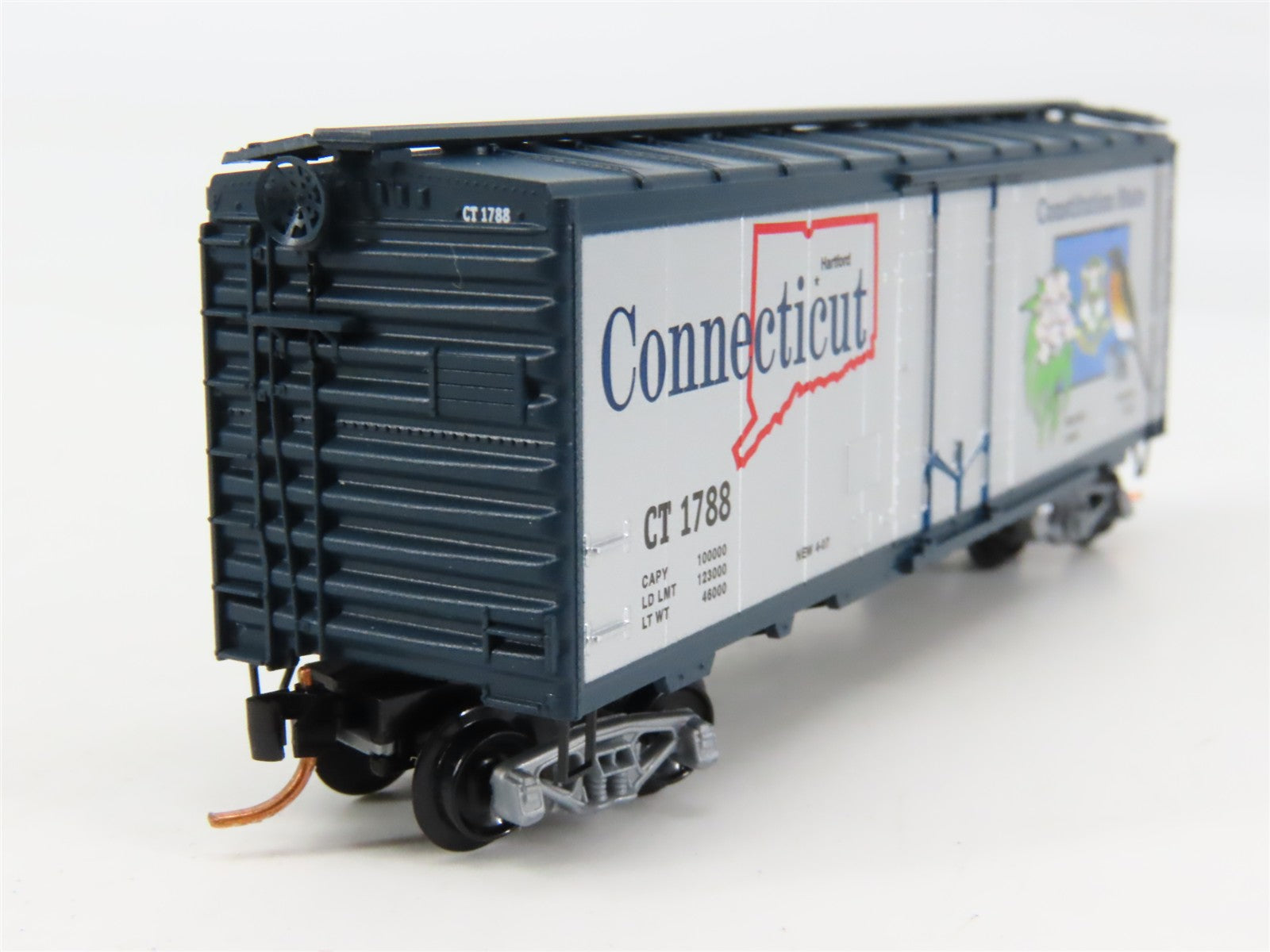 N Scale Micro-Trains 02100412 CT Connecticut 40' Plug Door Box Car 1788 RTR
