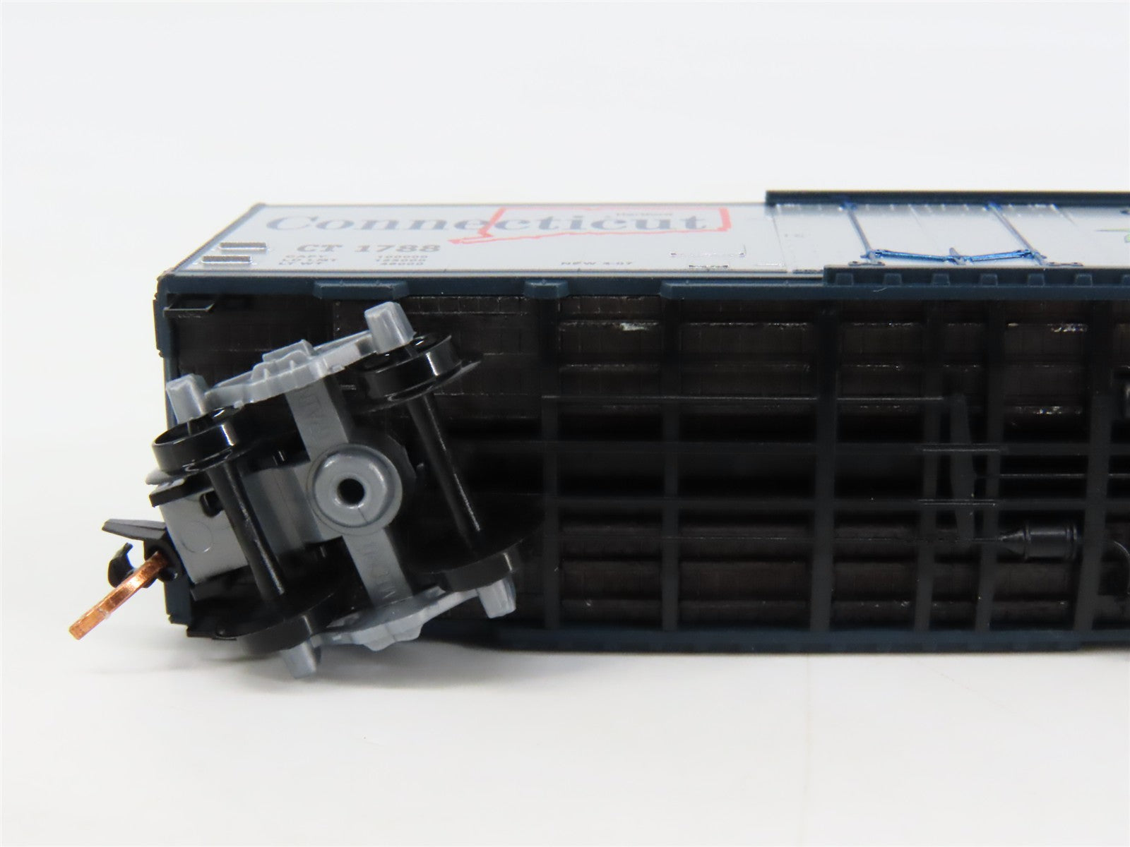 N Scale Micro-Trains 02100412 CT Connecticut 40' Plug Door Box Car 1788 RTR