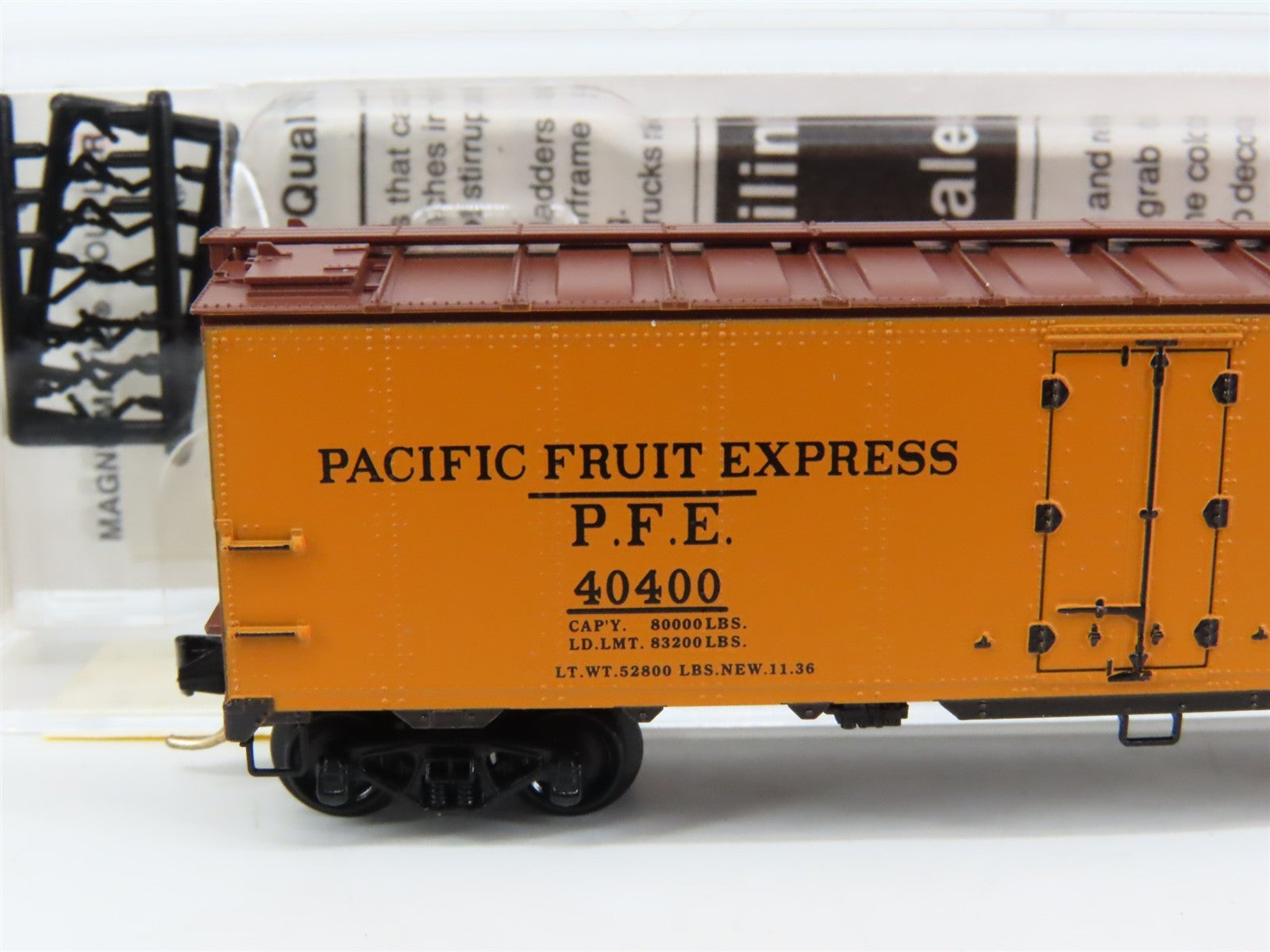 N Micro-Trains MTL 59010 SP UP PFE Pacific Fruit Express 40' Ice Reefer #40400