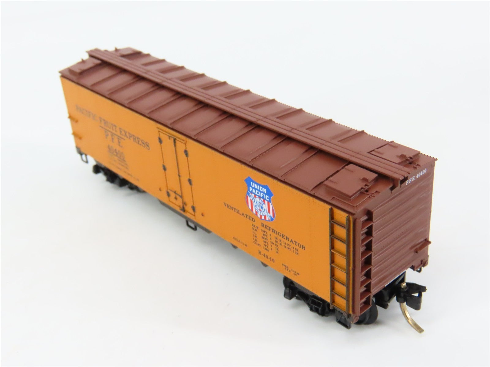 N Micro-Trains MTL 59010 SP UP PFE Pacific Fruit Express 40' Ice Reefer #40400