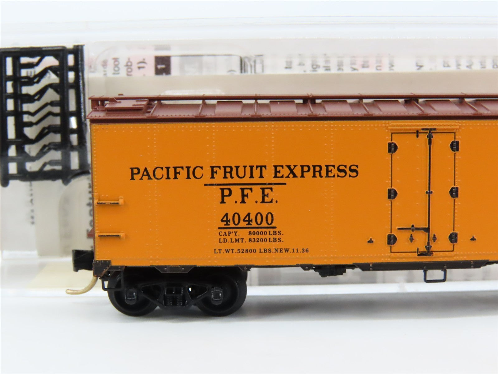 N Micro-Trains MTL 59010 SP UP PFE Pacific Fruit Express 40' Ice Reefer #40400