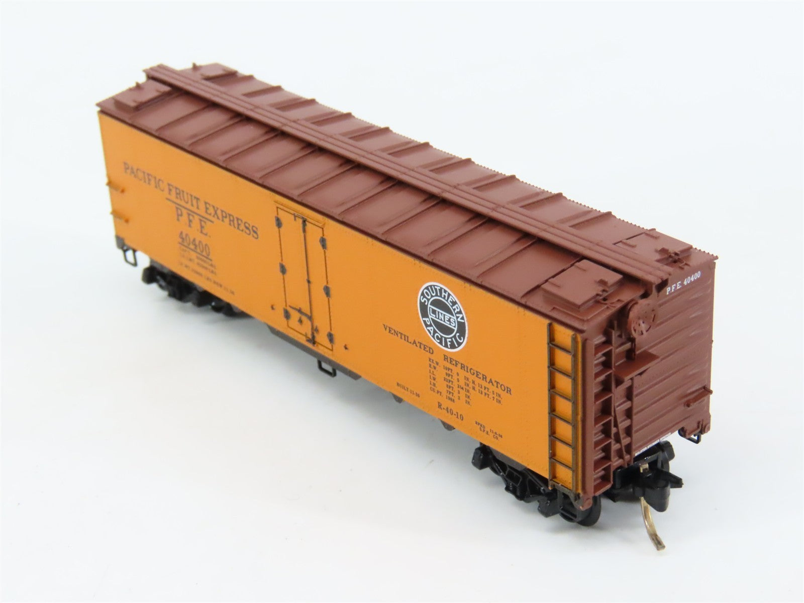 N Micro-Trains MTL 59010 SP UP PFE Pacific Fruit Express 40' Ice Reefer #40400