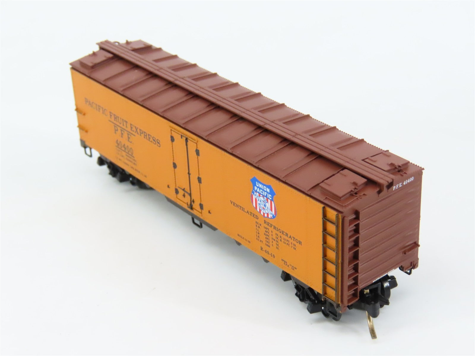 N Micro-Trains MTL 59010 SP UP PFE Pacific Fruit Express 40' Ice Reefer #40400