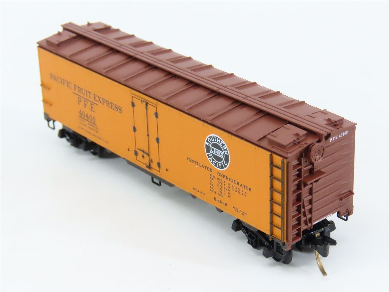 N Micro-Trains MTL 59010 SP UP PFE Pacific Fruit Express 40' Ice Reefer #40400