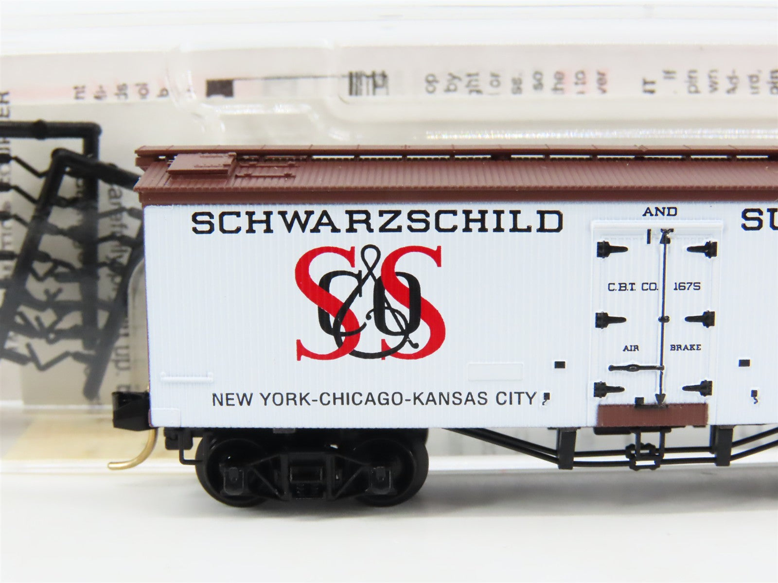 N Scale Micro-Trains 58020 CBT Schwarzschild & Sulzberger 36' Reefer 1675 RTR