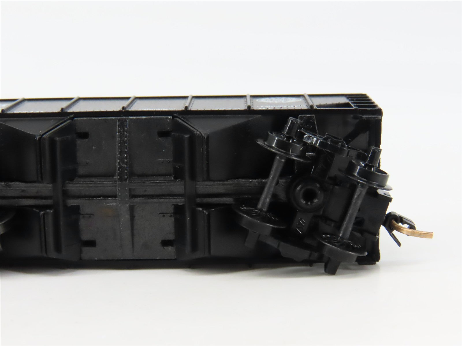 N Scale Micro-Trains 56092 WM Western Maryland 33' Rib Side Twin Hopper RTR