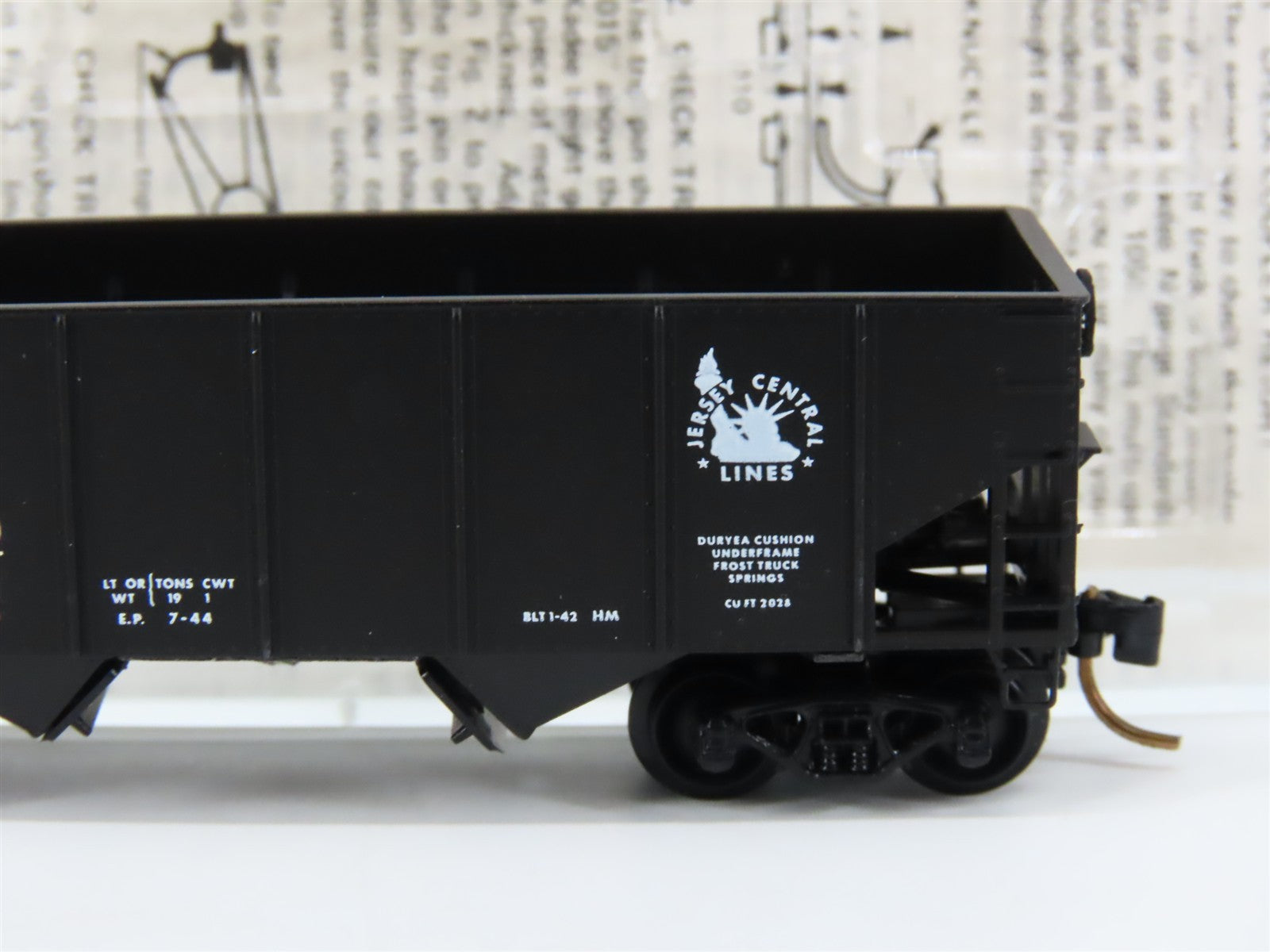 N Scale Micro-Trains 56230 CNJ Jersey Central 33' 2-Bay Hopper 67450 RTR