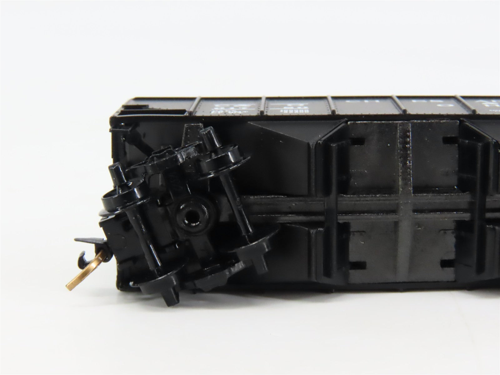 N Kadee Micro-Trains MTL 56220 C&O Chesapeake & Ohio 33' 2-Bay Hopper 61780 RTR