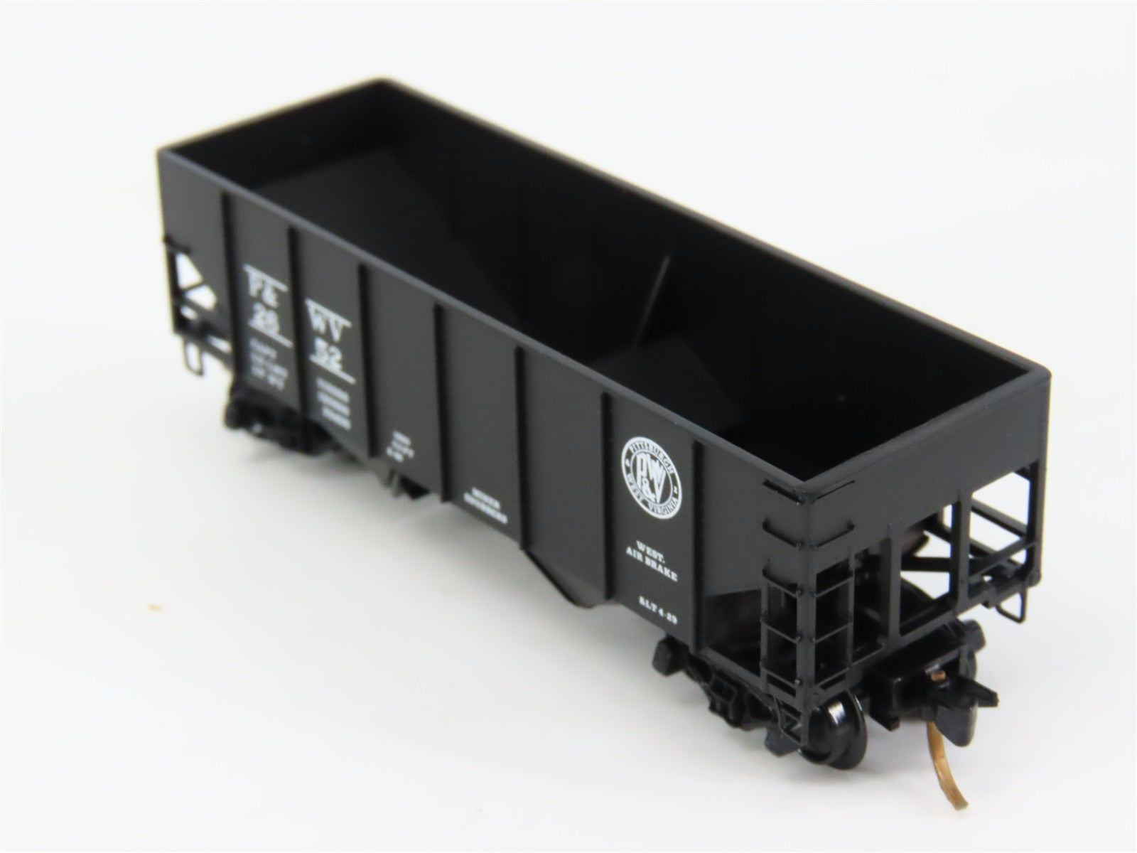 N Kadee Micro-Trains MTL 56210 P&WV Pittsburgh & West Virginia 2-Bay Hopper 2652