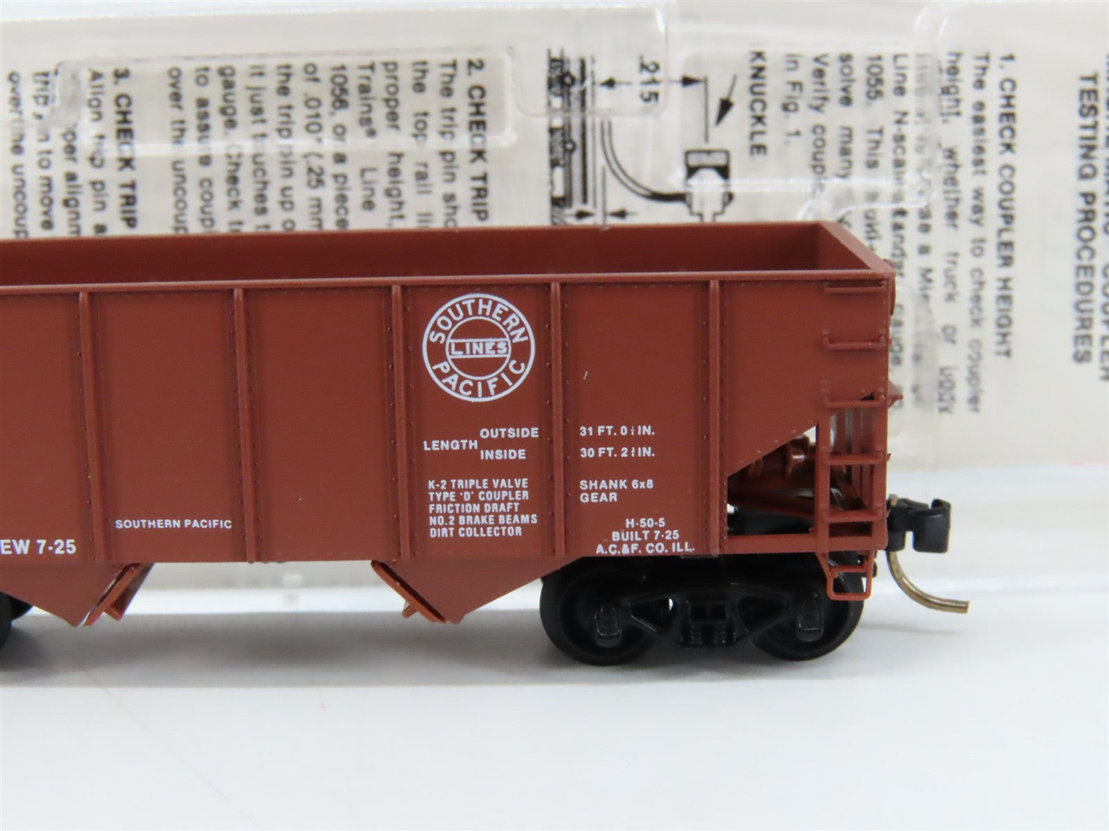N Scale Micro-Trains 56250 SP Southern Pacific 33' 2-Bay Hopper 13300 RTR
