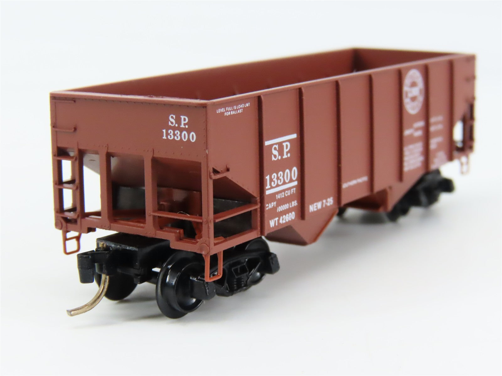 N Scale Micro-Trains 56250 SP Southern Pacific 33' 2-Bay Hopper 13300 RTR