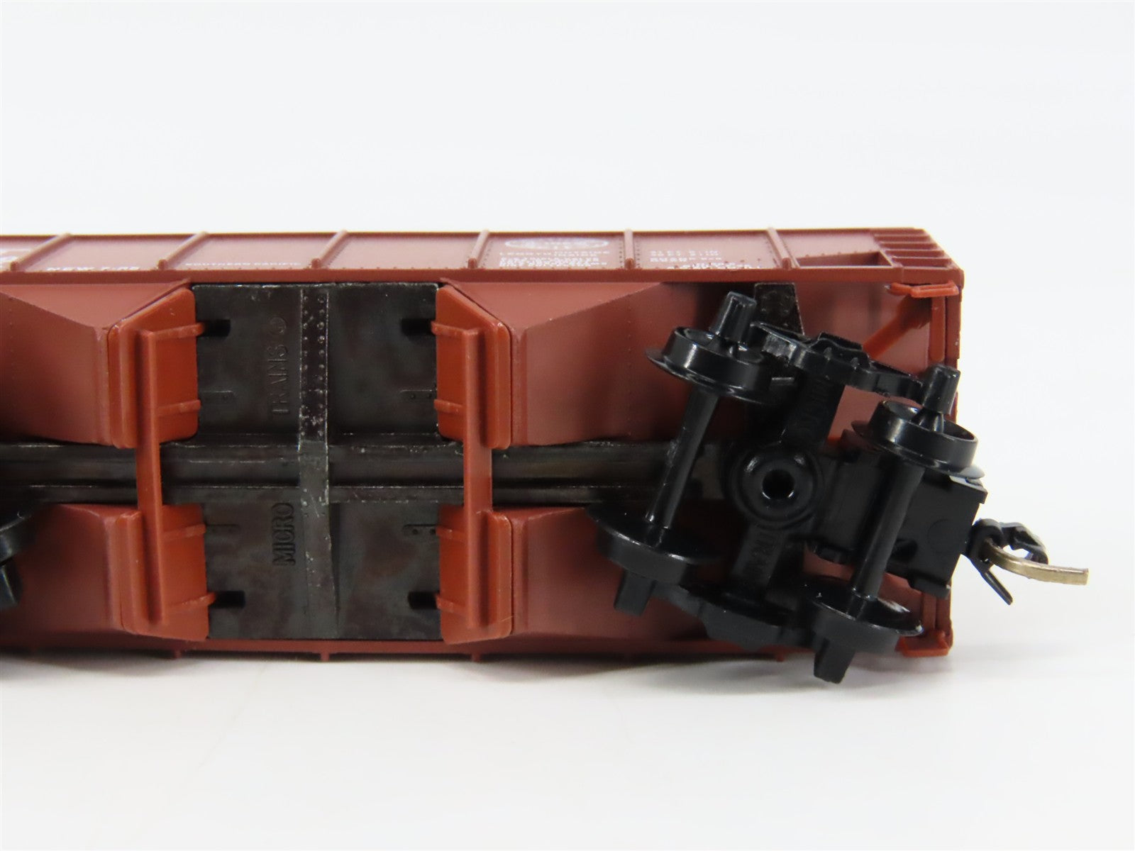 N Scale Micro-Trains 56250 SP Southern Pacific 33' 2-Bay Hopper 13300 RTR