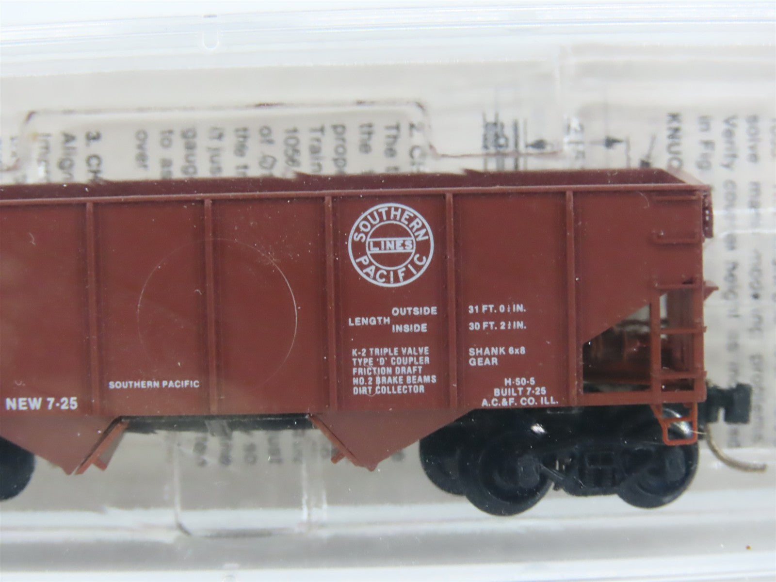 N Scale Micro-Trains 56250 SP Southern Pacific 33' 2-Bay Hopper 13300 RTR