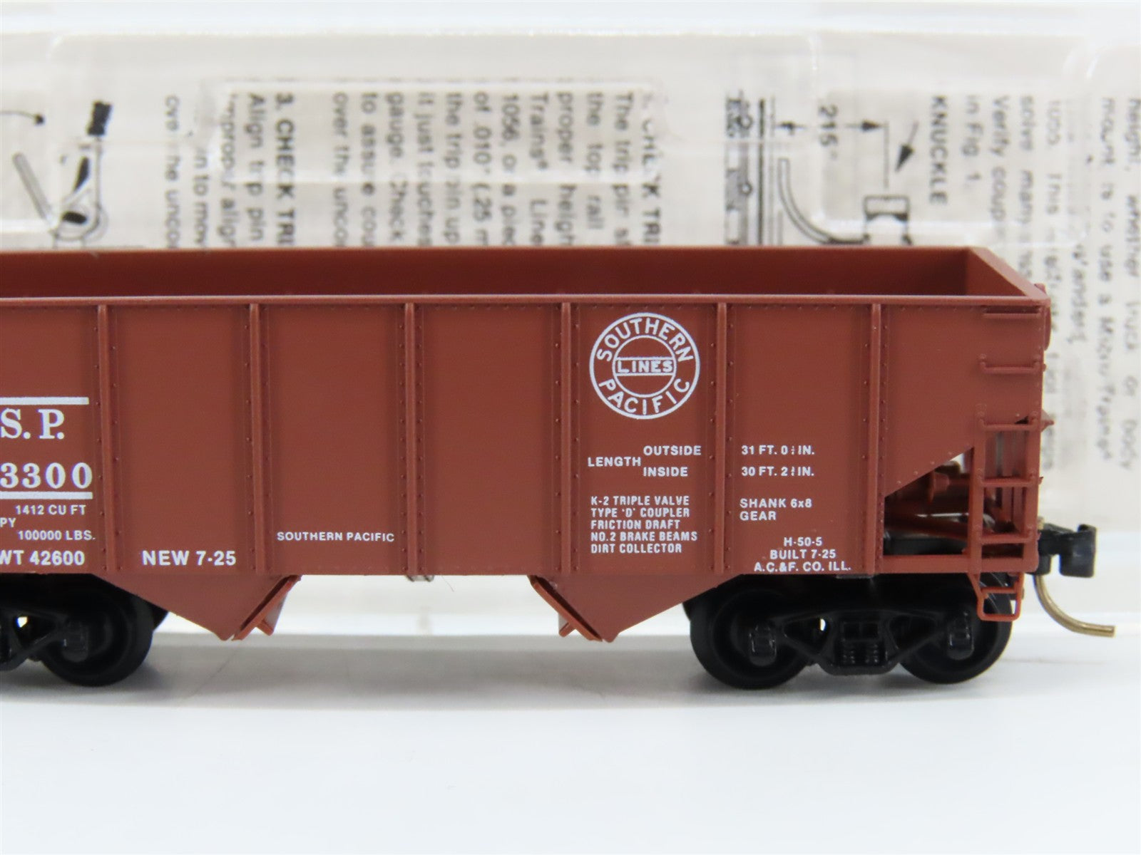 N Scale Micro-Trains 56250 SP Southern Pacific 33' 2-Bay Hopper 13300 RTR