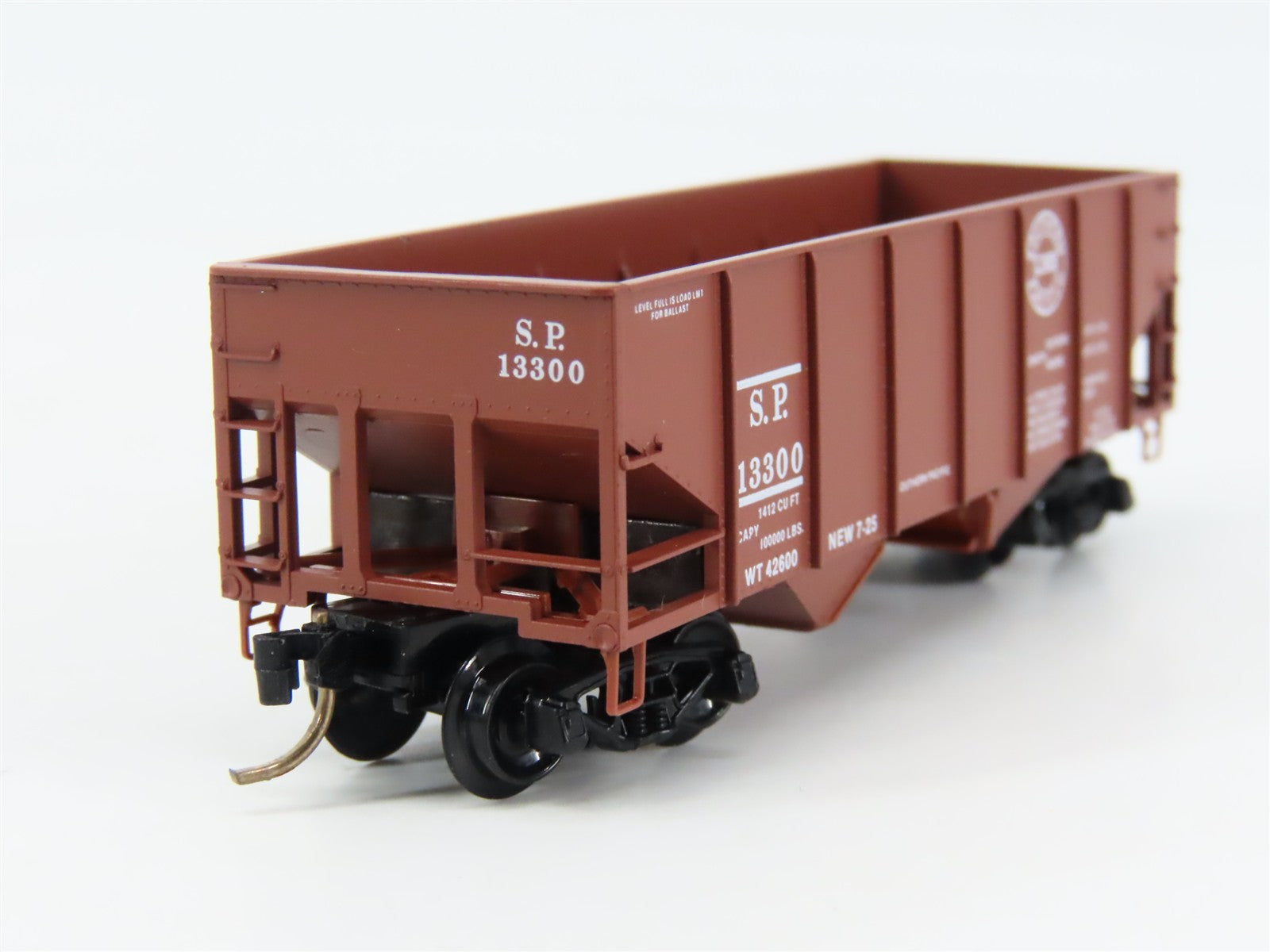 N Scale Micro-Trains 56250 SP Southern Pacific 33' 2-Bay Hopper 13300 RTR