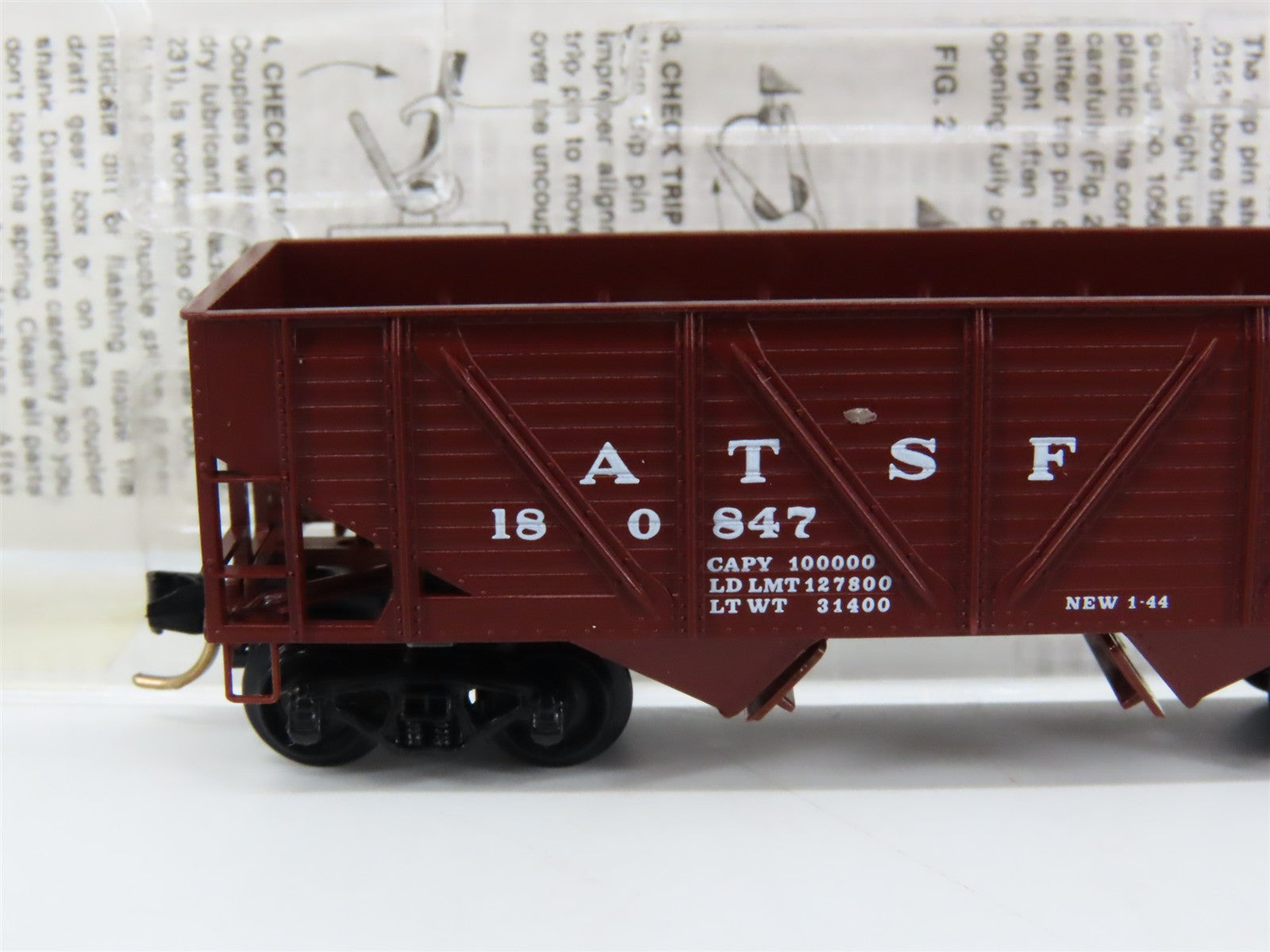 N Scale Micro-Trains 57010 ATSF Santa Fe 33' 2-Bay Hopper 180847 RTR