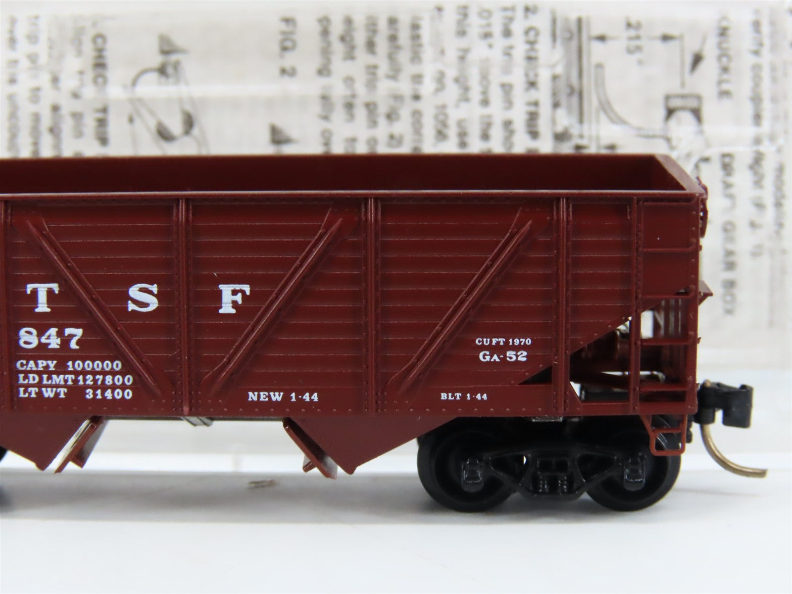 N Scale Micro-Trains 57010 ATSF Santa Fe 33' 33' 2-Bay Composite Hopper RTR