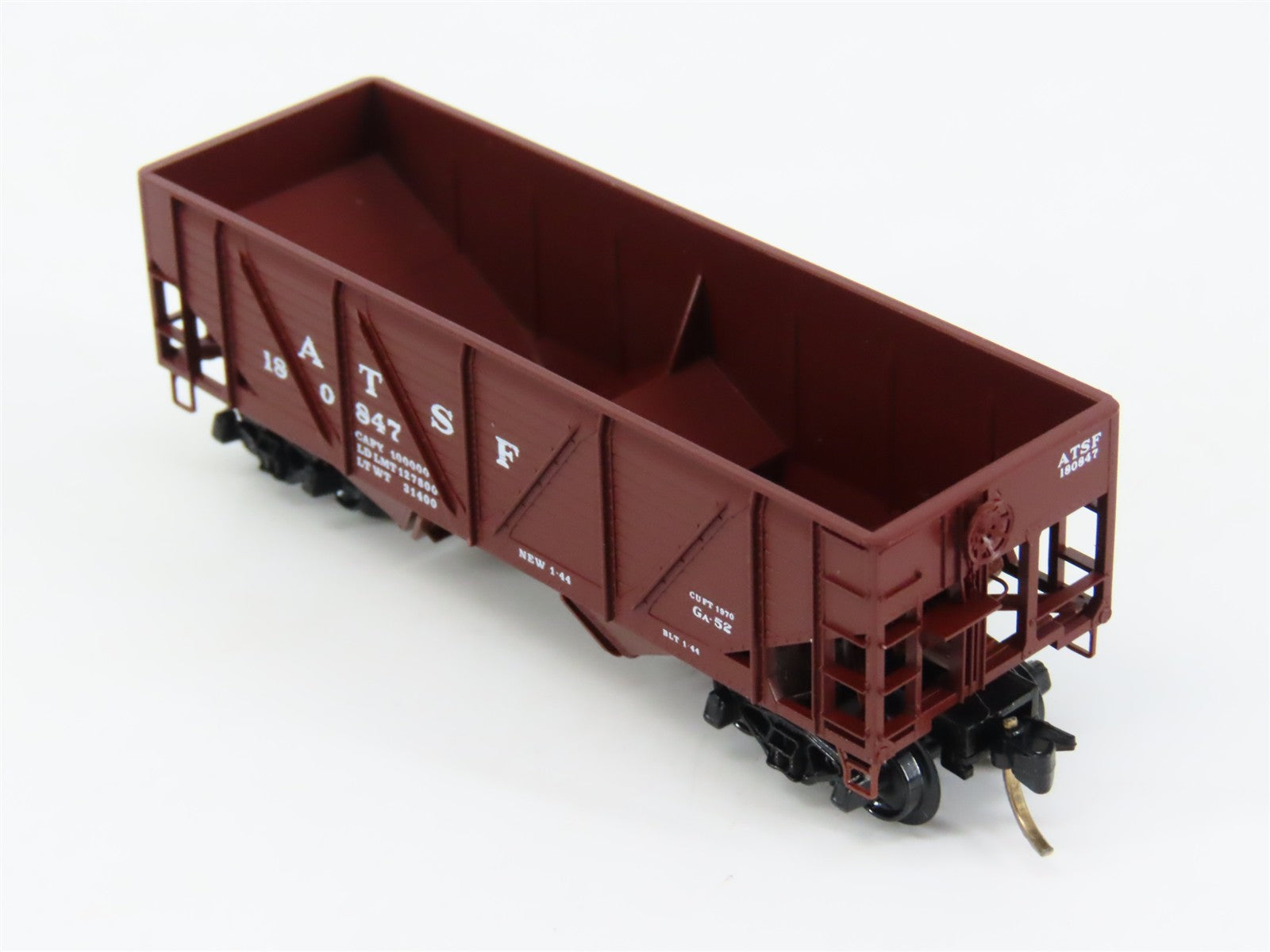 N Scale Micro-Trains 57010 ATSF Santa Fe 33' 33' 2-Bay Composite Hopper RTR