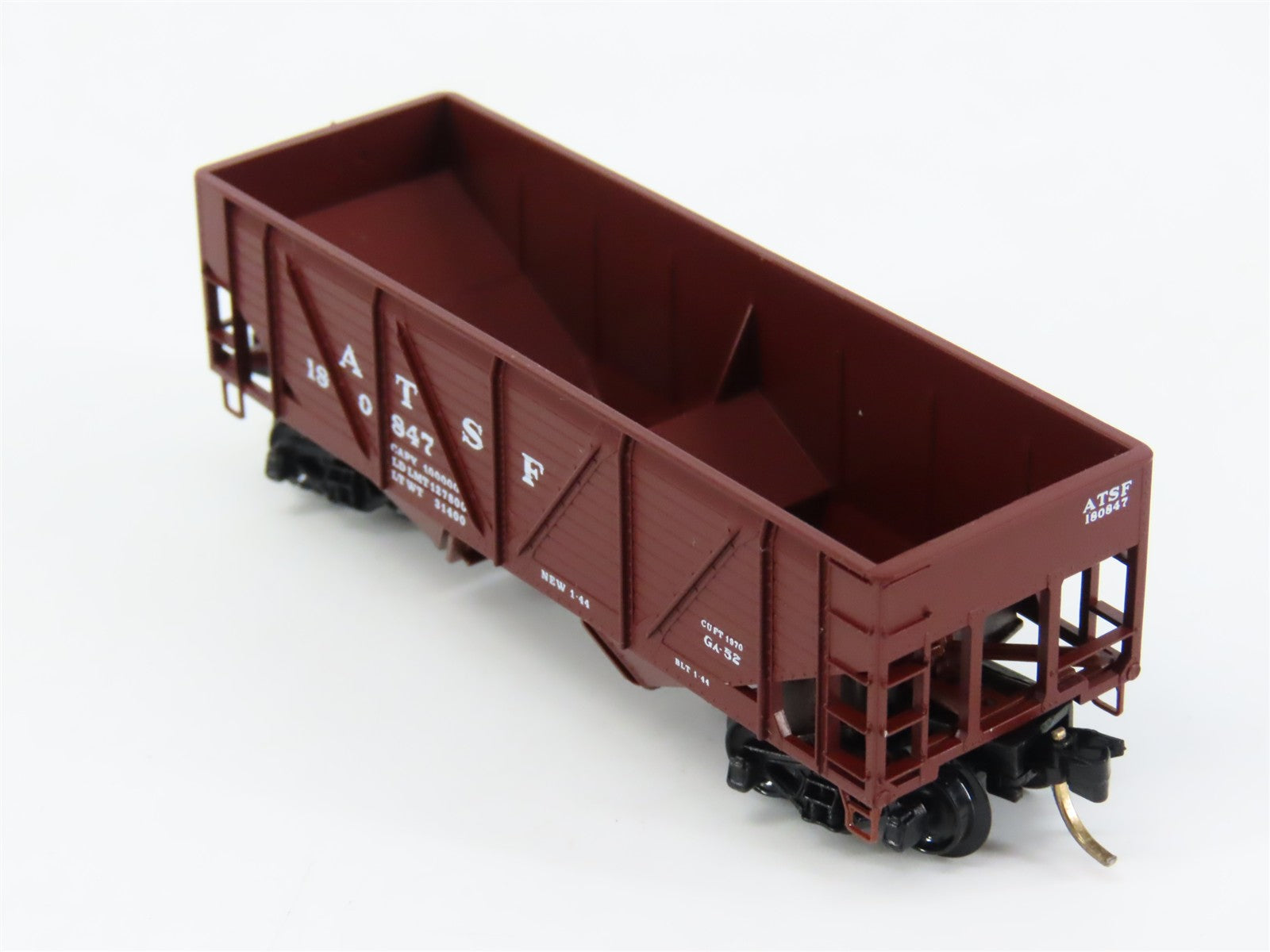 N Scale Micro-Trains 57010 ATSF Santa Fe 33' 33' 2-Bay Composite Hopper RTR